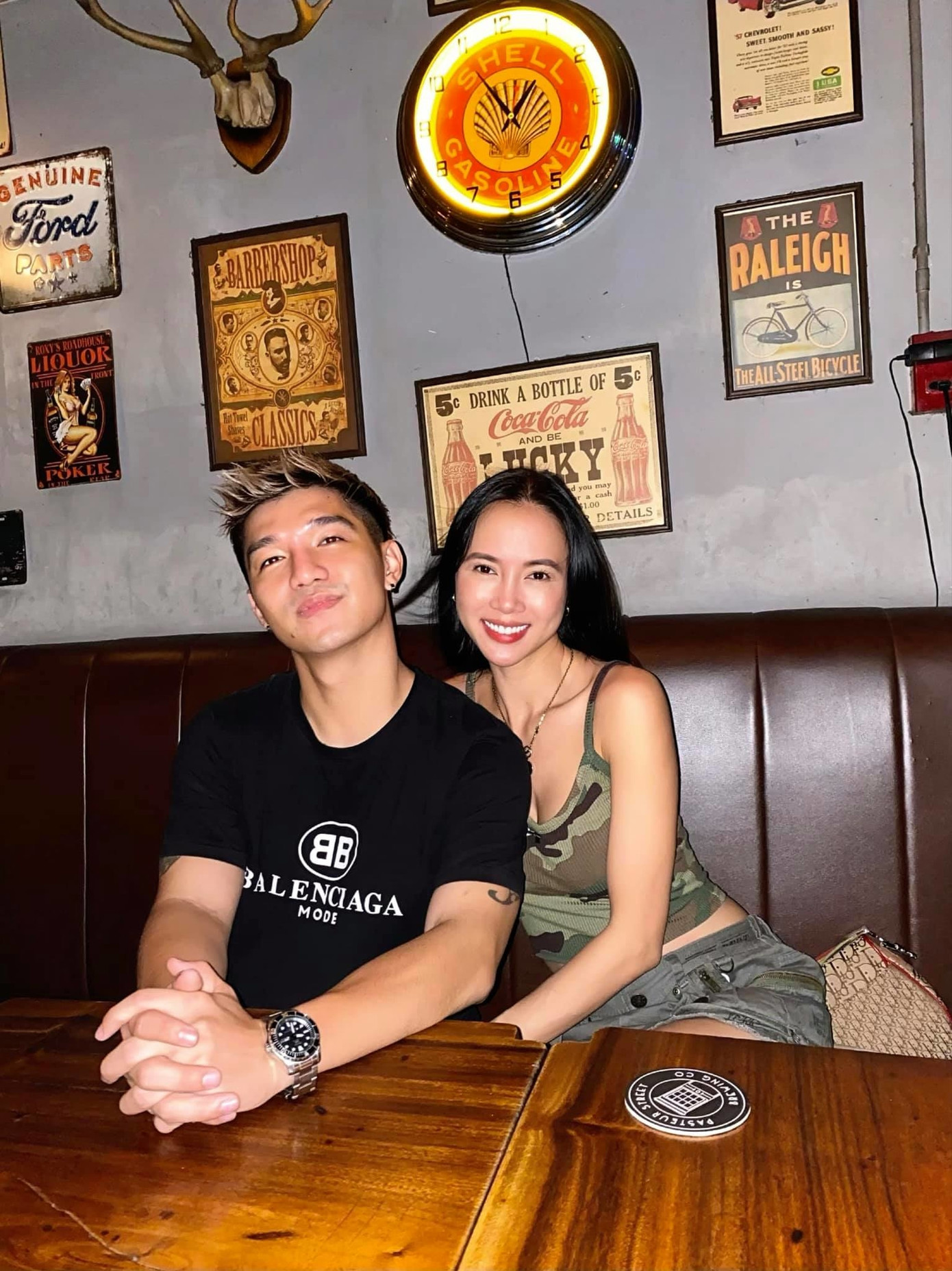 Chuyện tình cảm của cả hai được gia đình, bạn bè, khán giả ủng hộ. Vũ Ngọc Anh phủ nhận chuyện cưới chạy bầu và chưa dự tính sinh con ngay. Cả hai muốn có khoảng thời gian làm vợ chồng son sau đó mới tính đến chuyện con cái. Diễn viên phim Quyên bày tỏ cô không áp lực với chuyện mẹ chồng nàng dâu bởi gia đình phía chồng tương lai tâm lý, thoải mái với con cái.