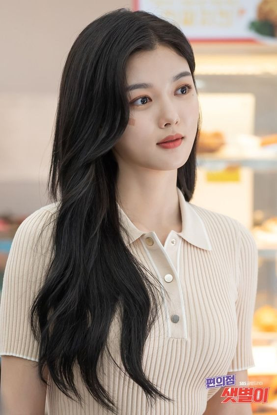 Sau thời gian này, Kim Yoo Jung chật vật trong việc tìm kịch bản phim phù hợp. Những bộ phim như Cô tiên dọn dẹp, Cửa hàng tiện lợi Saet Byul, phim điện ảnh The Night of the 8th Day… liên tiếp nhận thất bại. Thậm chí Cửa hàng tiện lợi Saet Byul còn bị nhận xét là phim “rác” khi có nhiều cảnh 18+ khiến hình ảnh trong sáng của Yoo Jung bị ảnh hưởng.