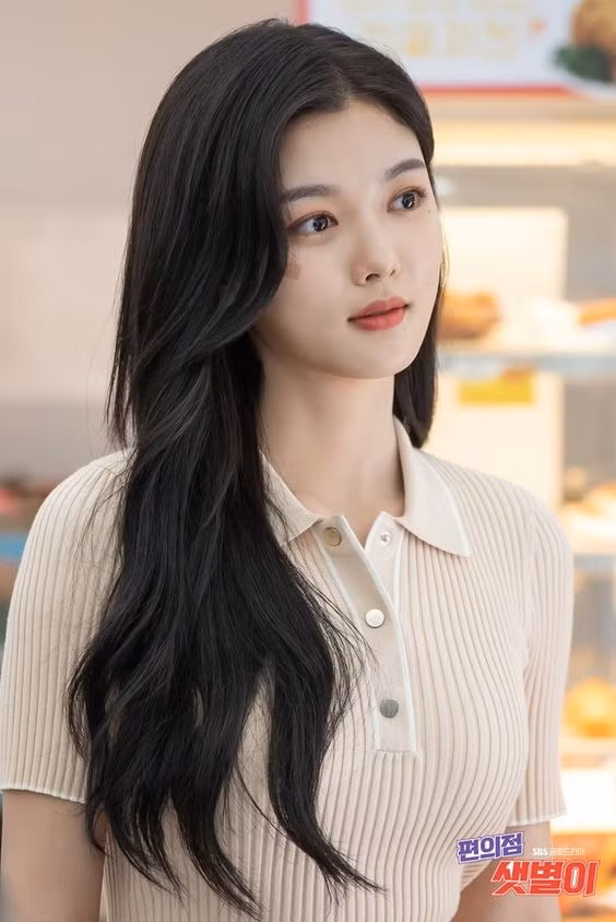Sau thời gian này, Kim Yoo Jung chật vật trong việc tìm kịch bản phim phù hợp. Những bộ phim như Cô tiên dọn dẹp, Cửa hàng tiện lợi Saet Byul, phim điện ảnh The Night of the 8th Day… liên tiếp nhận thất bại. Thậm chí Cửa hàng tiện lợi Saet Byul còn bị nhận xét là phim “rác” khi có nhiều cảnh 18+ khiến hình ảnh trong sáng của Yoo Jung bị ảnh hưởng.