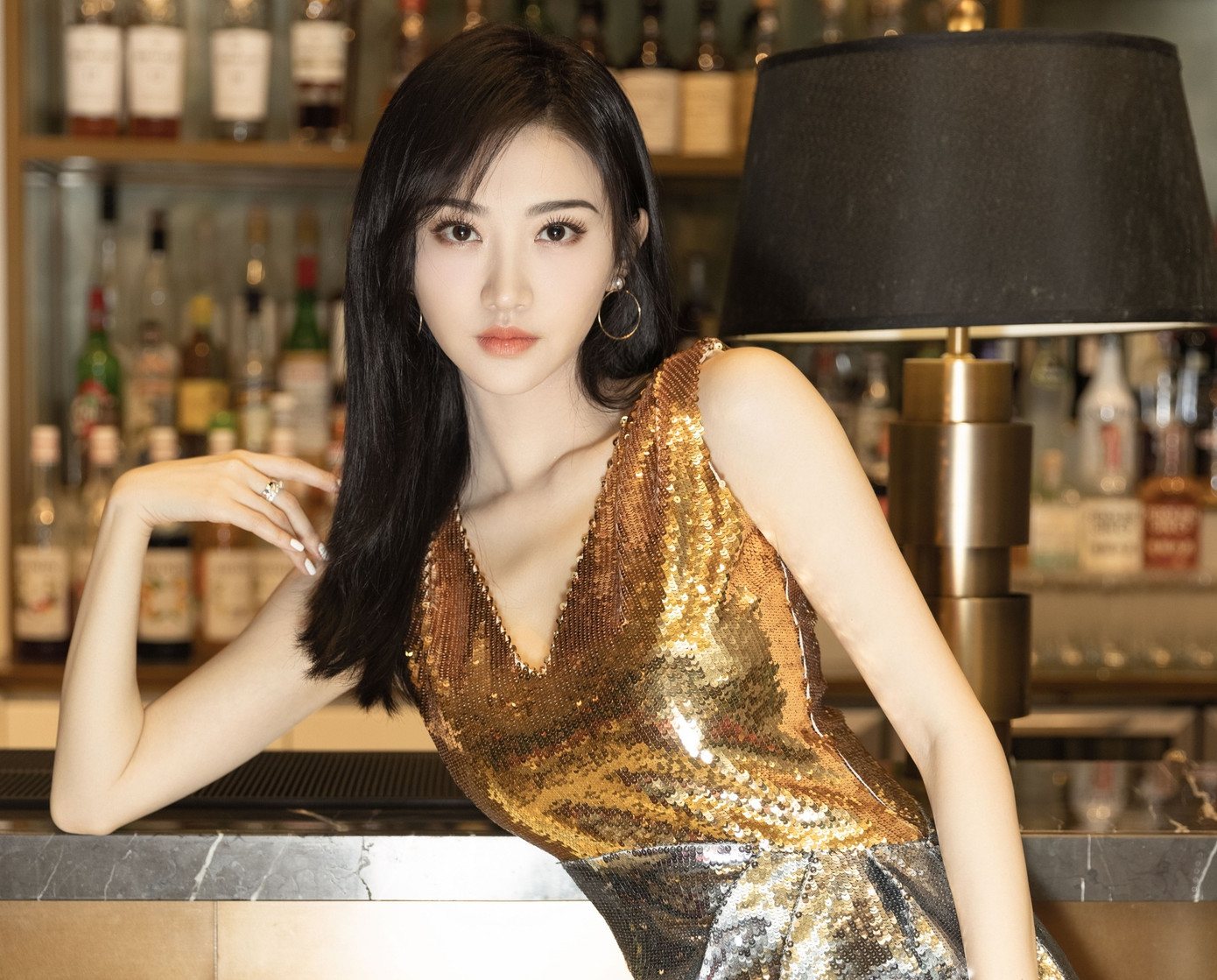 Do chủ nợ không tìm được Trương Kế Khoa nên đã dùng số hình nhạy cảm tống tiền Cảnh Điềm. Theo phóng viên Lý Vi Ngao, Trương Kế Khoa khiến bạn gái cũ sống khổ sở, bị ám ảnh tâm lý đến mức biến mất khỏi giới giải trí hơn 1 năm.