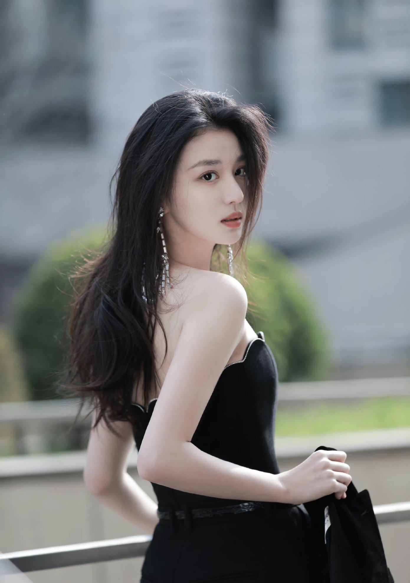 Mỹ nhân 24 tuổi bén duyên nghệ thuật sớm, cô có cho mình gia tài diễn xuất khá đồ sộ như Tướng quân ở trên ta ở dưới, Thanh bình nhạc, Yến vân đài, Lạc hoa thì tiết, Thượng thực nhưng chưa để lại ấn tượng sâu đậm hay đủ để kéo danh tiếng của nữ diễn viên lên hàng sao hạng A. Mỹ nhân 24 tuổi bén duyên nghệ thuật sớm, cô có cho mình gia tài diễn xuất khá đồ sộ như Tướng quân ở trên ta ở dưới, Thanh bình nhạc, Yến vân đài, Lạc hoa thì tiết, Thượng thực nhưng chưa để lại ấn tượng sâu đậm hay đủ để kéo danh tiếng của nữ diễn viên lên hàng sao hạng A.