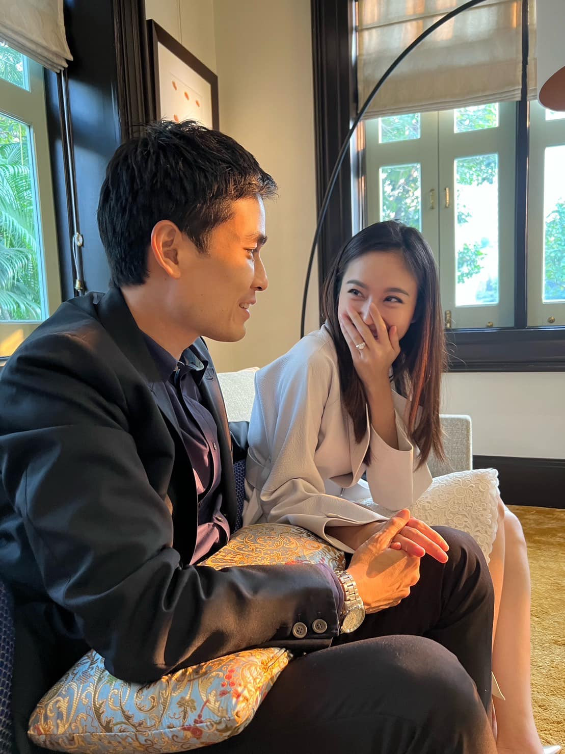 Cư dân mạng dành lời khen cho Oak là người tinh tế, luôn trân trọng bạn gái trong từng cử chỉ nhỏ. Cư dân mạng dành lời khen cho Oak là người tinh tế, luôn trân trọng bạn gái trong từng cử chỉ nhỏ.