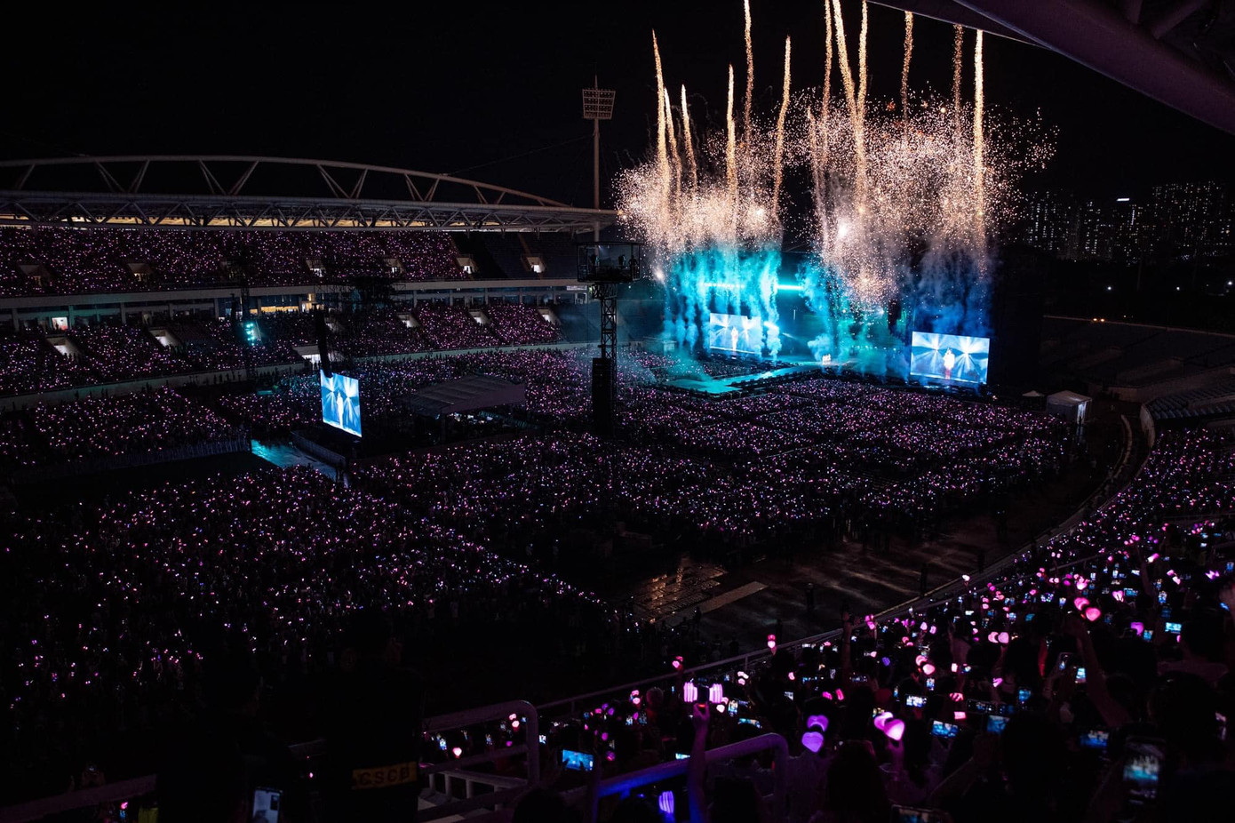 Nhiều vật phẩm liên quan đến các thành viên BlackPink trong concert cuối tuần qua được rao bán trên mạng xã hội. Theo đó, bộ hình độc quyền dành cho đêm nhạc Born Pink tại Hà Nội là thứ được nhiều fan tìm kiếm nhất. Nhiều vật phẩm liên quan đến các thành viên BlackPink trong concert cuối tuần qua được rao bán trên mạng xã hội. Theo đó, bộ hình độc quyền dành cho đêm nhạc Born Pink tại Hà Nội là thứ được nhiều fan tìm kiếm nhất.