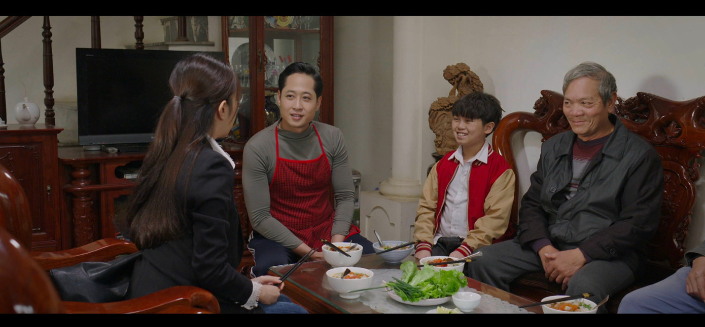 Gia đình ông Công đang dần gắn kết, yên ổn sau sóng gió. Gia đình ông Công đang dần gắn kết, yên ổn sau sóng gió.