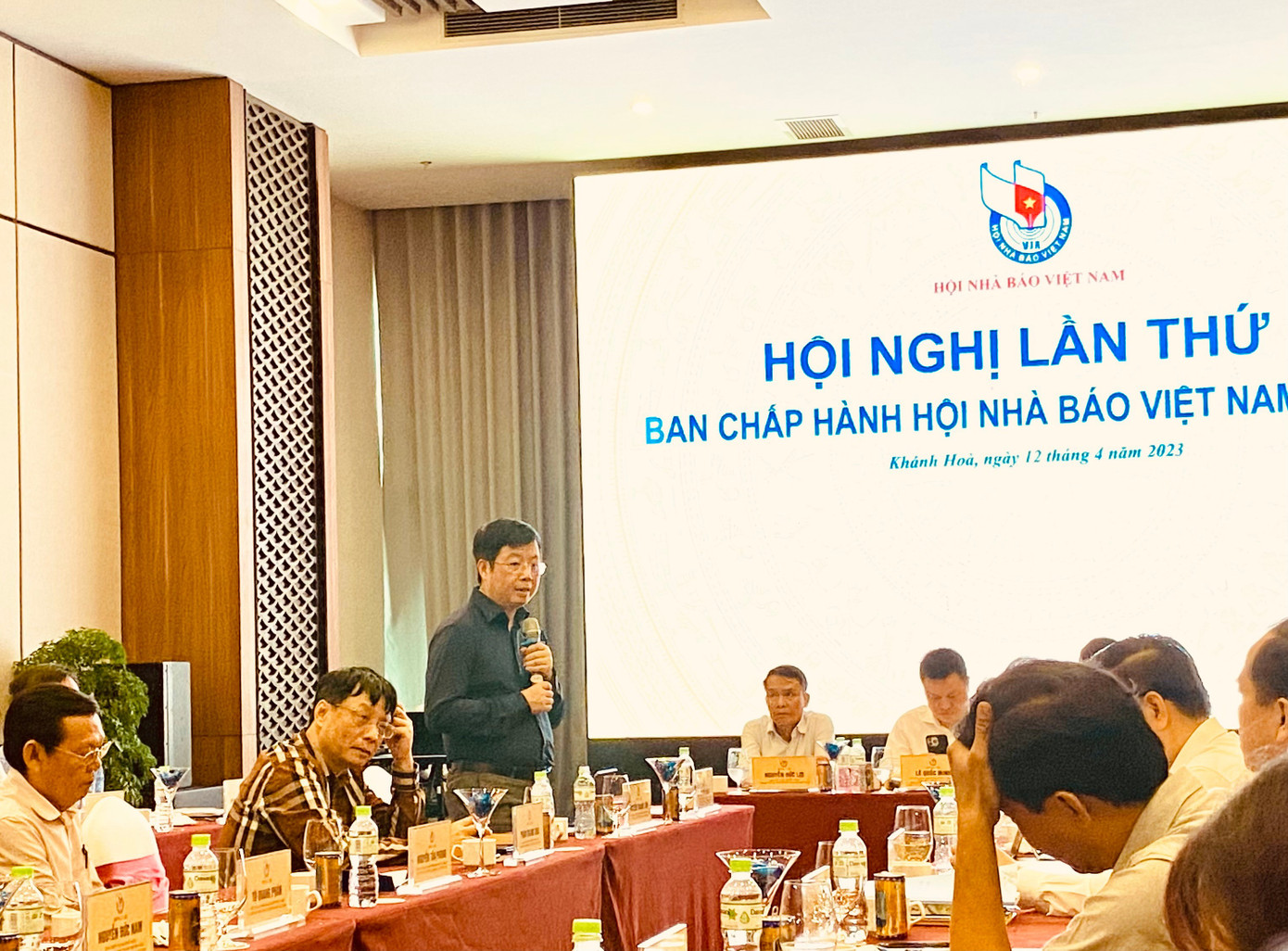 Thứ trưởng Bộ TT&amp;TT Nguyễn Thanh Lâm thay mặt các nhà báo vừa được bầu vào Ban chấp hành và Ban Thường vụ Hội phát biểu nhận nhiệm vụ.