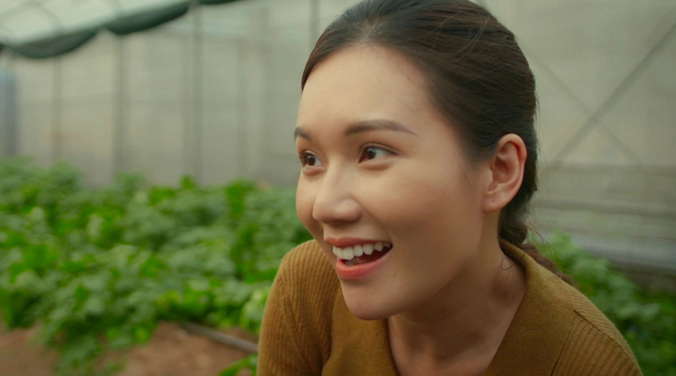 Tham gia vai nhỏ trong Gia đình mình vui bất thình lình, vai diễn Mai của Ngọc Anh gây nhiều sóng gió cho gia đình anh cả Công (Quang Sự) – Phương (Kiều Anh).