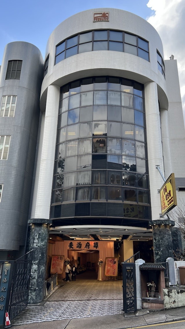 Theo On, ngày 18/6 có hơn 1.000 người đăng ký đến tiễn đưa cố người mẫu và được gia đình chấp thuận.