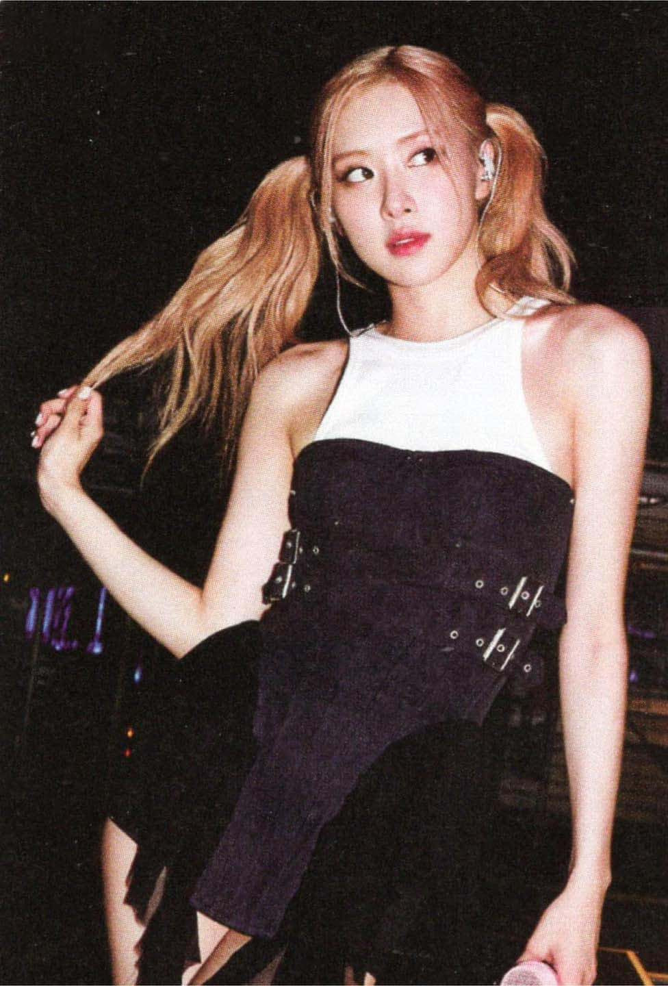 Hình ảnh trong thẻ bo góc của Rosé. Hình ảnh trong thẻ bo góc của Rosé.