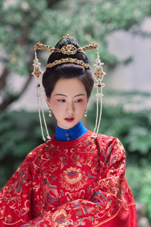 Trần Đô Linh được gọi là mỹ nhân học giỏi khi thi đậu Đại học Hàng không và Du hành vũ trụ Nam Kinh với số điểm 621/750. Từng chia sẻ về lý do thi vào ngôi trường này, cô nói vì không phục giáo viên, muốn chứng minh con gái học giỏi không kém con trai về khoa học tự nhiên. Năm 2015, Đô Linh lọt vào Top 10 sinh viên xuất sắc nhất trường, mục chế tạo công trình và vũ khí chuyên nghiệp. Trần Đô Linh được gọi là mỹ nhân học giỏi khi thi đậu Đại học Hàng không và Du hành vũ trụ Nam Kinh với số điểm 621/750. Từng chia sẻ về lý do thi vào ngôi trường này, cô nói vì không phục giáo viên, muốn chứng minh con gái học giỏi không kém con trai về khoa học tự nhiên. Năm 2015, Đô Linh lọt vào Top 10 sinh viên xuất sắc nhất trường, mục chế tạo công trình và vũ khí chuyên nghiệp.