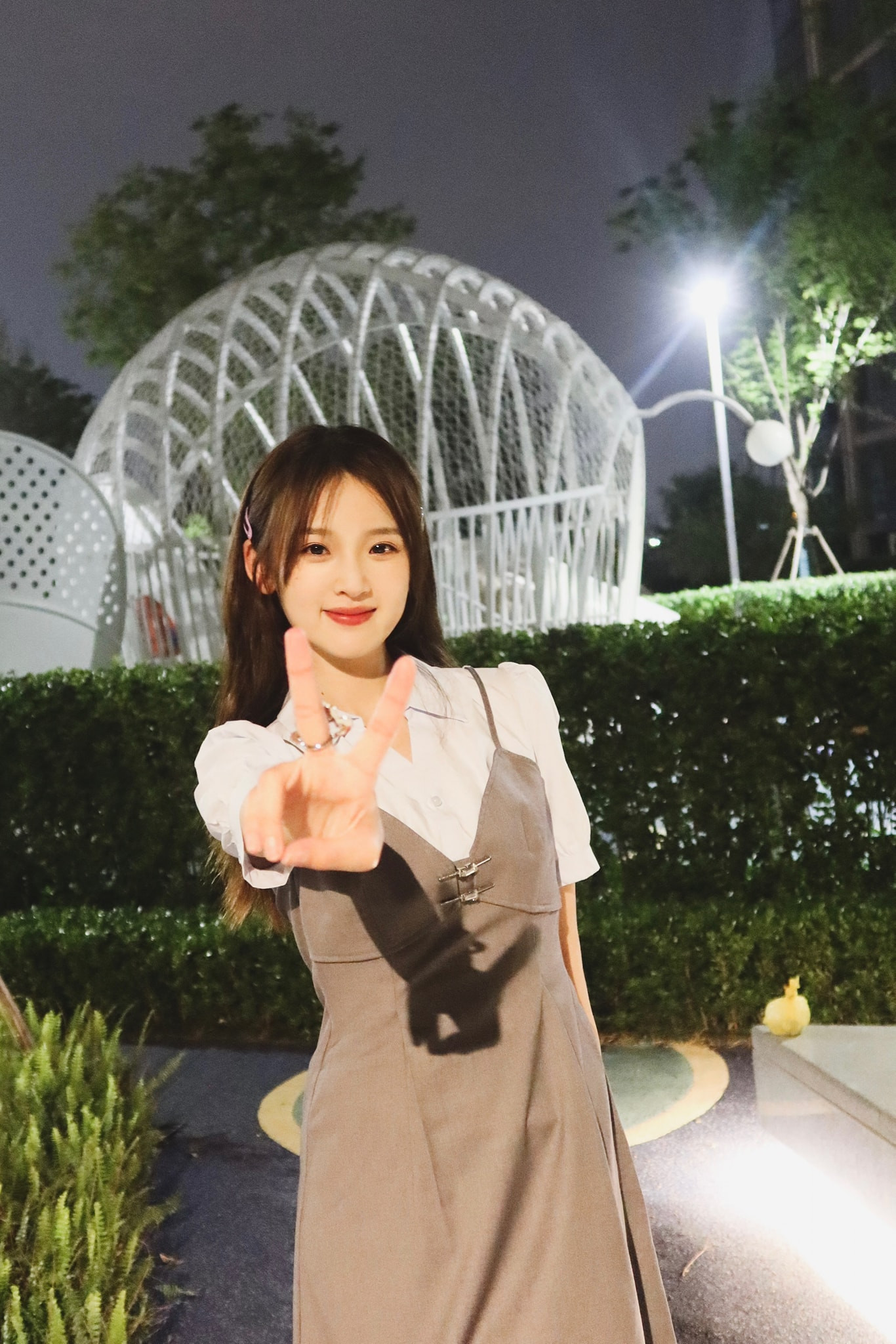 Với những miêu tả đó, rõ ràng Trương Miểu Di chưa đáp ứng đủ điều kiện với nhiều khán giả. Việc diễn lại nhân vật kinh điển cũng là áp lực lớn với nữ diễn viên chưa có nhiều thành tựu. Ngoài ra, trang phục, cách trang điểm của Trương Miểu Di trong phim được nhận xét không đẹp mắt, rẻ tiền. Với những miêu tả đó, rõ ràng Trương Miểu Di chưa đáp ứng đủ điều kiện với nhiều khán giả. Việc diễn lại nhân vật kinh điển cũng là áp lực lớn với nữ diễn viên chưa có nhiều thành tựu. Ngoài ra, trang phục, cách trang điểm của Trương Miểu Di trong phim được nhận xét không đẹp mắt, rẻ tiền.