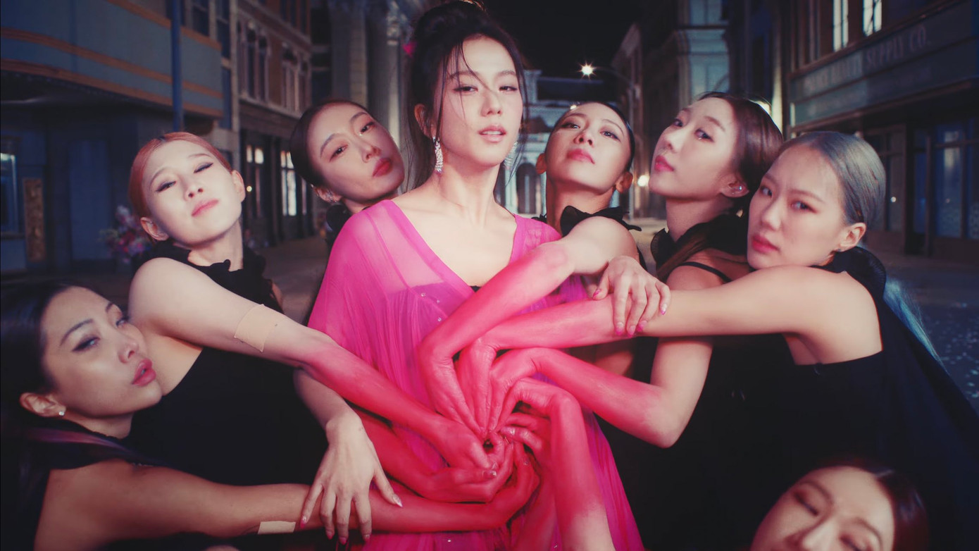 Chị cả BlackPink nhận nhiều lời khen về nhan sắc trong MV solo.