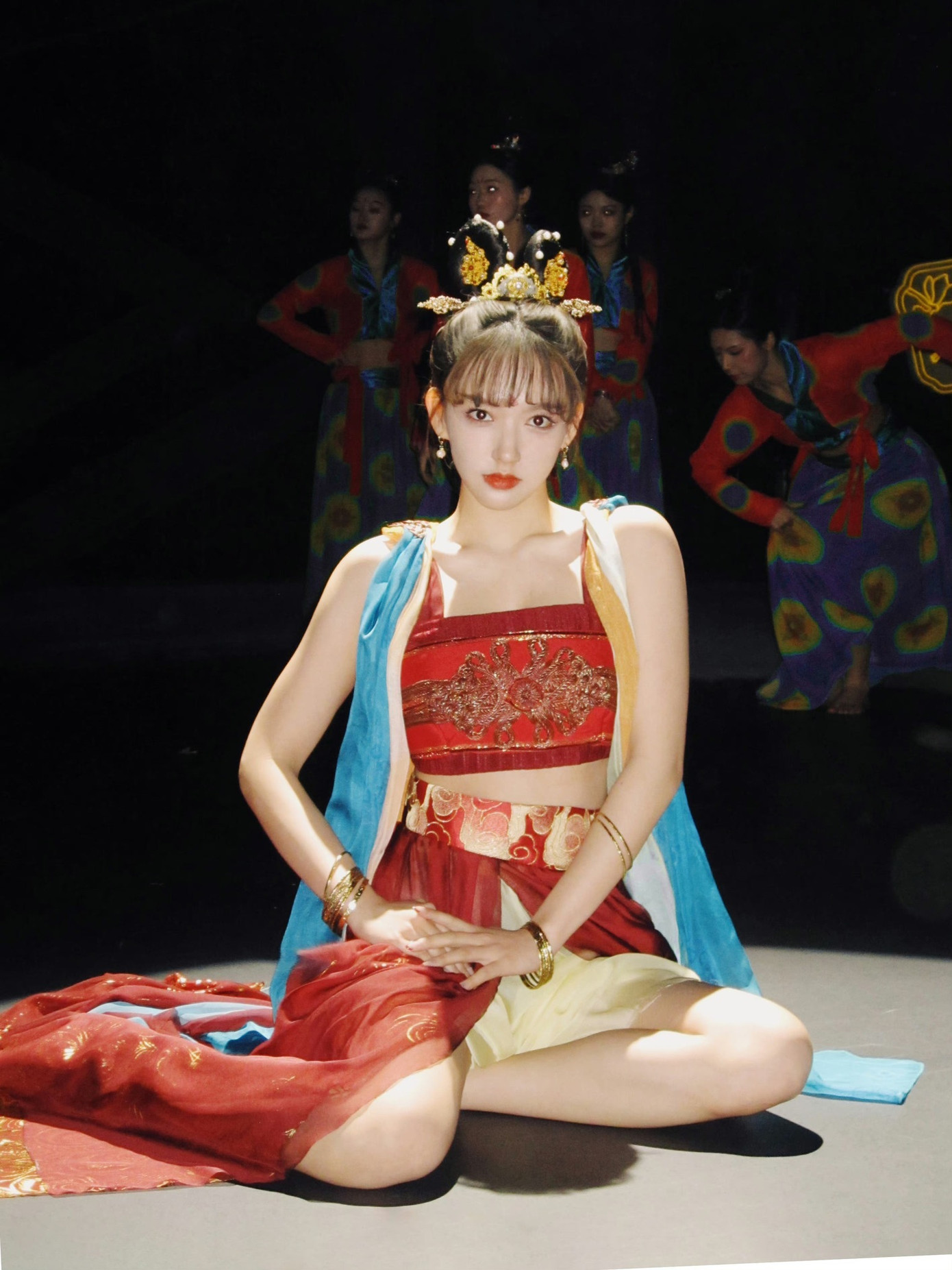 Nhiều bằng chứng cho thấy nữ diễn viên 25 tuổi và Vương Nhất Bác dùng đồ đôi trong các sự kiện lẫn cuộc sống đời thường. Những chi tiết này khiến không ít người tin rằng cả hai có quan hệ tình cảm. Nhiều bằng chứng cho thấy nữ diễn viên 25 tuổi và Vương Nhất Bác dùng đồ đôi trong các sự kiện lẫn cuộc sống đời thường. Những chi tiết này khiến không ít người tin rằng cả hai có quan hệ tình cảm.