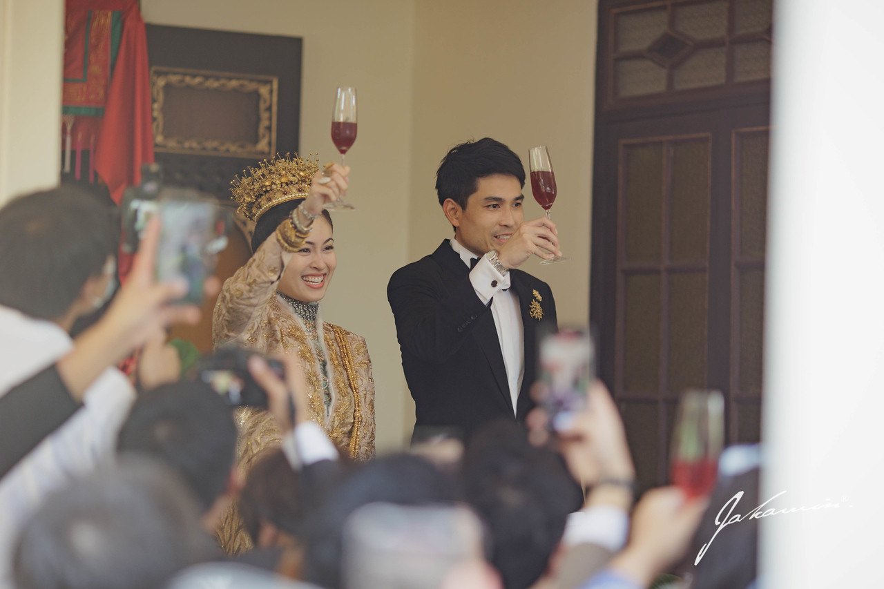 Sau lễ cưới truyền thống có sự hiện diện của giới truyền thông, Nong Poy và chồng tổ chức tiệc cưới vào ngày 2/3.