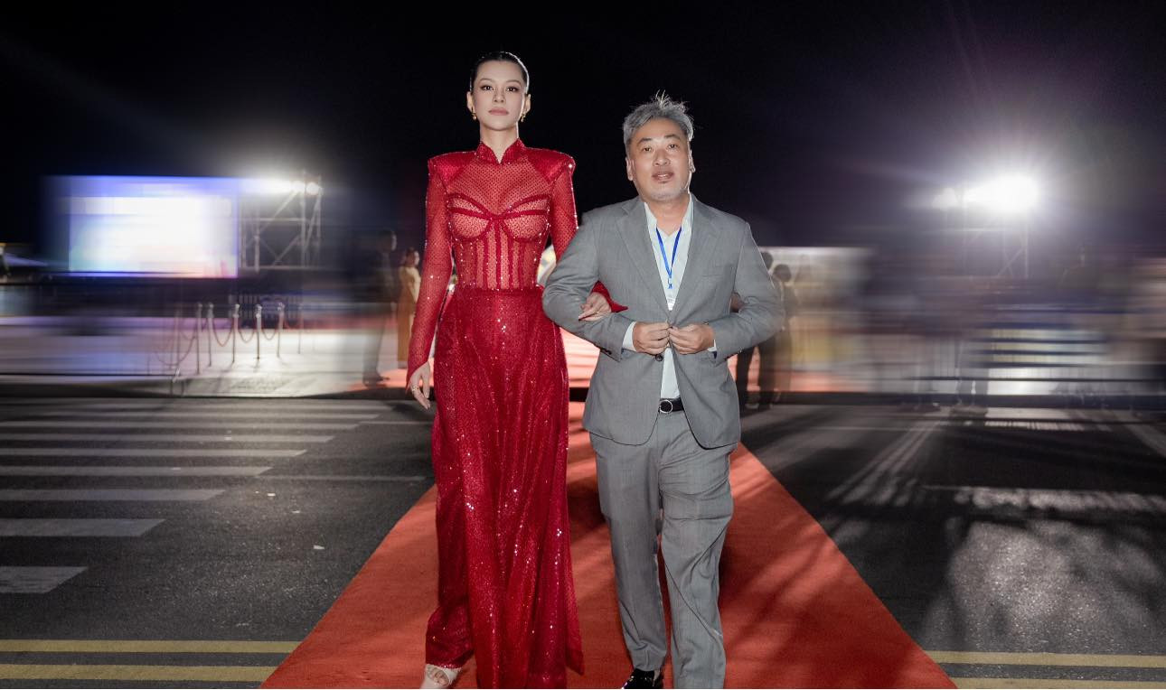 Bùi Lan Hương công khai yêu Nguyễn Quang Dũng. Bùi Lan Hương công khai yêu Nguyễn Quang Dũng.