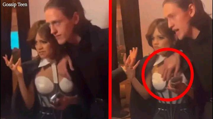 Nam diễn viên bị cho là cố tình đụng chạm vòng 1 của Jenna Ortega. Ảnh: Gossip Teen.