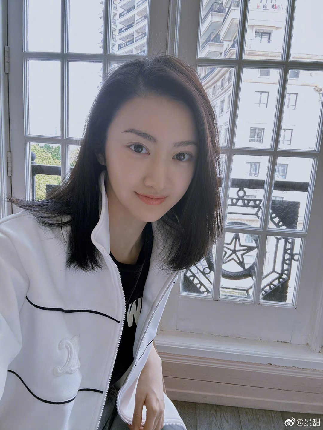 Hình ảnh mới nhất của Cảnh Điềm. Ảnh: Weibo.