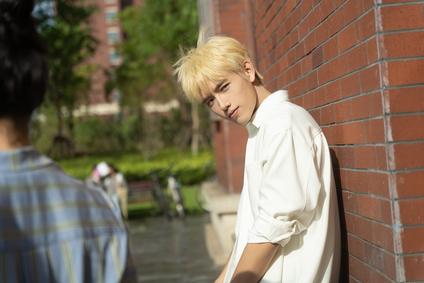 Mạng xã hội Trung Quốc bùng nổ khi xuất hiện hình ảnh giường chiếu được cho là của diễn viên Trần Phi Vũ. Cụ thể, blogger Siêu năng nhiếp ảnh Dương Dương tung loạt hình hot girl mạng nằm cạnh người có ngoại hình giống với Trần Phi Vũ và cho biết hai người bên nhau từ năm 2021, từng nhiều lần thuê khách sạn ở Trường Sa, tỉnh Hồ Nam. Mạng xã hội Trung Quốc bùng nổ khi xuất hiện hình ảnh giường chiếu được cho là của diễn viên Trần Phi Vũ. Cụ thể, blogger Siêu năng nhiếp ảnh Dương Dương tung loạt hình hot girl mạng nằm cạnh người có ngoại hình giống với Trần Phi Vũ và cho biết hai người bên nhau từ năm 2021, từng nhiều lần thuê khách sạn ở Trường Sa, tỉnh Hồ Nam.