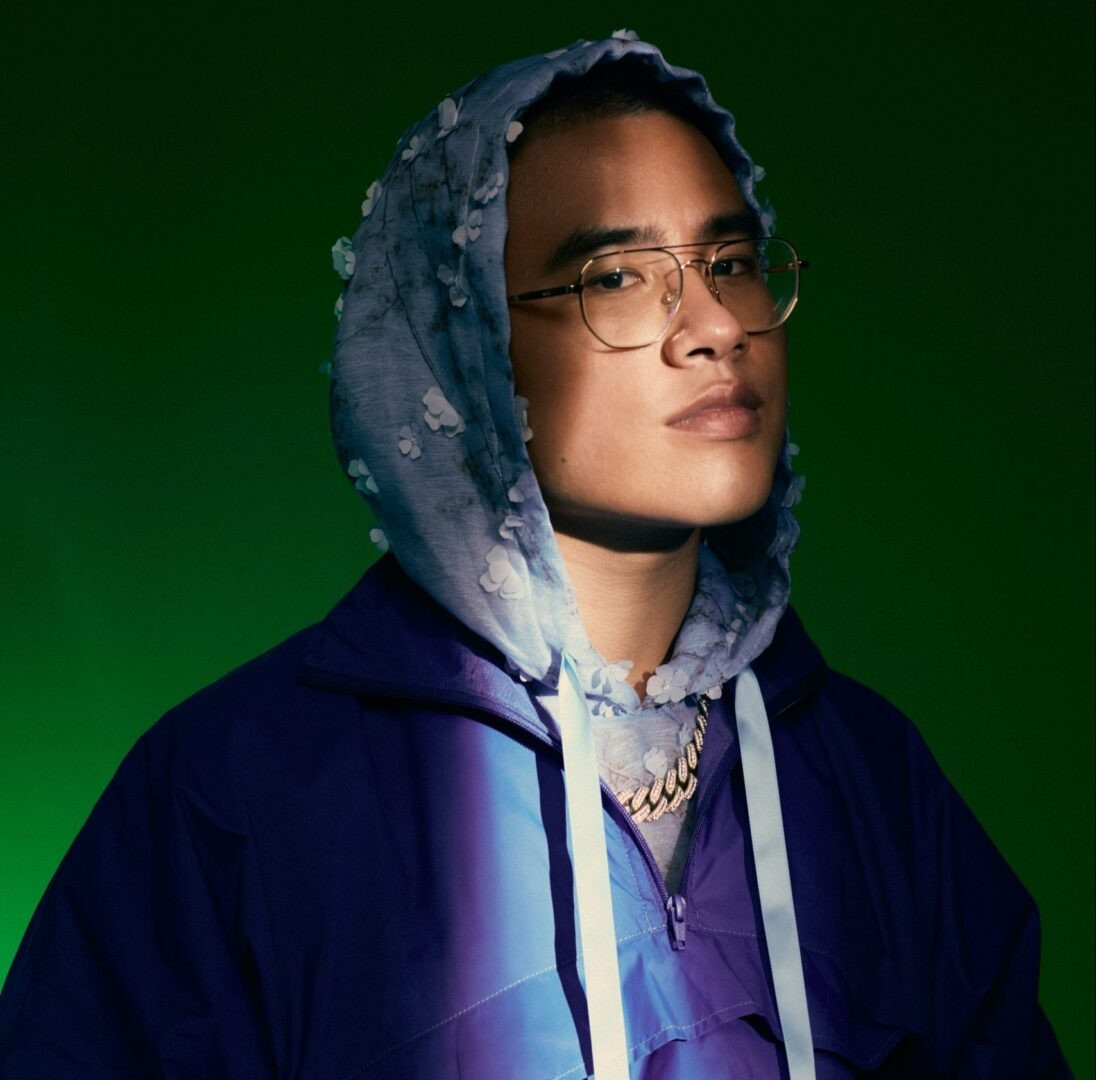 Seachains (áo trắng), GDucky và Blacka (áo đen) là những quán quân, á quân Rap Việt. Seachains (áo trắng), GDucky và Blacka (áo đen) là những quán quân, á quân Rap Việt.