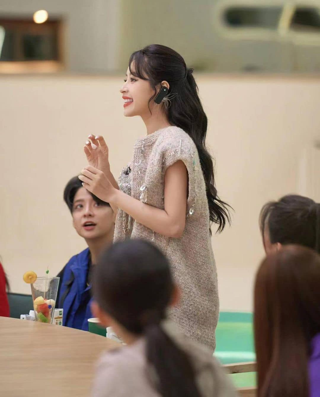 Quản lý của Chi Pu cho biết cô nhận được lời mời từ phía nhà sản xuất và dành hơn một tháng để tìm hiểu và trao đổi kỹ lưỡng về thể lệ chương trình, điều khoản hợp tác và các thông tin liên quan mới gật đầu đồng ý. Ê kíp của giọng ca Anh ơi ở lại tiết lộ mang theo 100 kg quần áo phụ kiện sang Trung Quốc phục vụ Chi Pu trình diễn. Các nghệ sĩ tham dự bình chọn Chi Pu là thí sinh ăn mặc chỉn chu, đầu tư nhất chương trình. Để giới thiệu về văn hóa, ẩm thực nước nhà, Chi Pu mang theo bánh cốm, áo dài làm quà tặng các thí sinh.