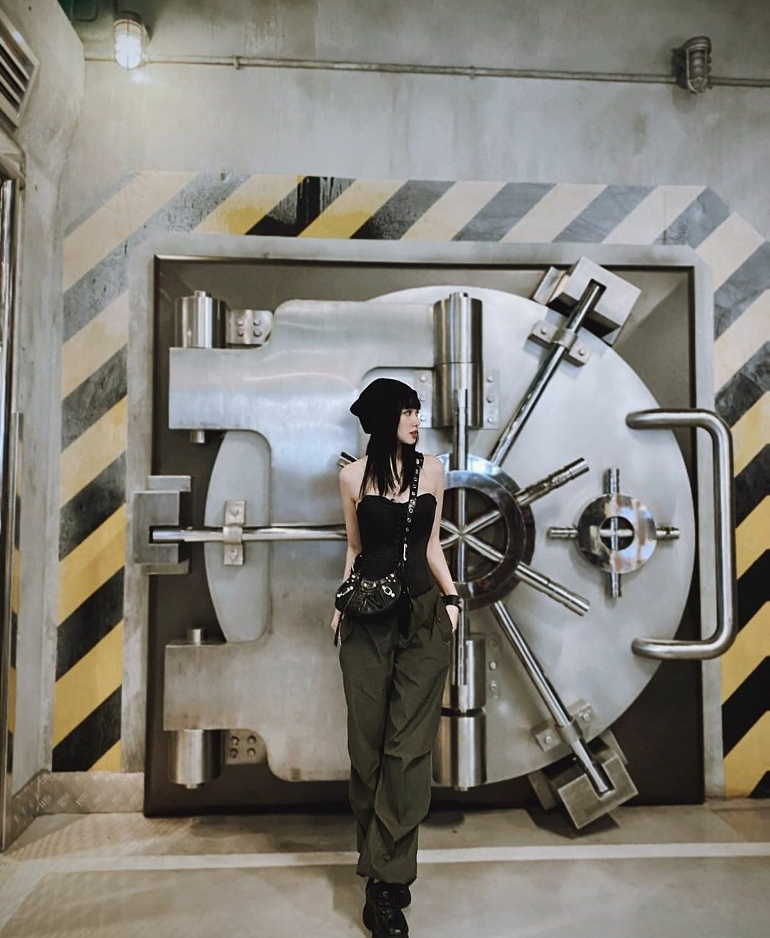 Tâm Tít cùng chồng con trải nghiệm không khí năm mới ở Singapore. Gia đình chọn đến các địa điểm nổi tiếng như công viên giải trí Universal Studio hay bảo tàng kem.