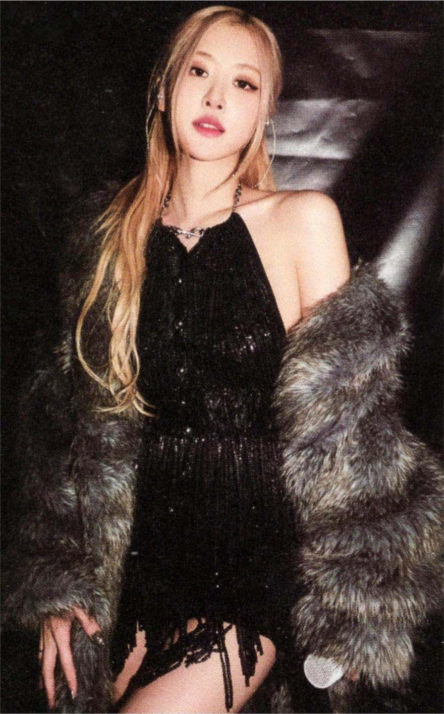 Hình ảnh trong thẻ bo góc của Rosé. Hình ảnh trong thẻ bo góc của Rosé.