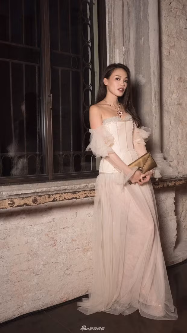 Nhiều khán giả ngưỡng mộ Thư Kỳ khi cô có thể vươn lên quá khứ đen tối để trở thành ngôi sao hạng A. Nữ diễn viên không muốn nhắc lại thời kỳ làm sao phim khiêu dâm suốt quãng đời còn lại. Những năm 1996-2000, cô để lại dấu ấn qua nhiều dự án bom tấn như Người vận chuyển, Gác kiếm, Vợ tôi là gangster 3, Phi thành vật nhiễu 2… Khoảng thời gian từ 2013-2015, cô đóng Tây du ký: Mối tình ngoại truyện I, Ma thổi đèn, Nhiếp Ẩn Nương, Ngôi làng hạnh phúc…