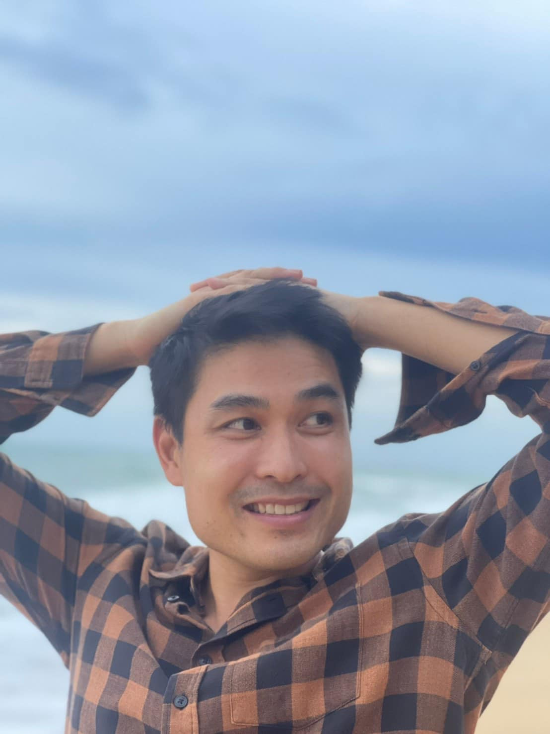 Trước đây, Oak Phakwa Hongyok không chia sẻ về tình cảm cá nhân. Anh chủ yếu đăng tải hình ảnh đồ ăn, địa điểm nghỉ dưỡng, du lịch để quảng bá cho nhà hàng của gia đình. Trước đây, Oak Phakwa Hongyok không chia sẻ về tình cảm cá nhân. Anh chủ yếu đăng tải hình ảnh đồ ăn, địa điểm nghỉ dưỡng, du lịch để quảng bá cho nhà hàng của gia đình.