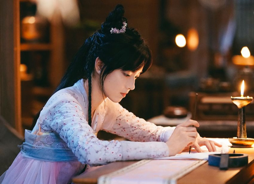 Diễn viên sinh năm 2001, đang theo học tại Học viện Điện ảnh Bắc Kinh khoa diễn xuất, trực thuộc công ty giải trí Gia Hành Thiên Hạ - công ty truyền thông và giải trí có tiếng tại Trung Quốc, quản lý Dương Mịch, Địch Lệ Nhiệt Ba... Theo nhiều người, Gia Hành coi Trang Đạt Phi là "gà cưng", o bế cô có nhiều dự án lớn. Diễn viên sinh năm 2001, đang theo học tại Học viện Điện ảnh Bắc Kinh khoa diễn xuất, trực thuộc công ty giải trí Gia Hành Thiên Hạ - công ty truyền thông và giải trí có tiếng tại Trung Quốc, quản lý Dương Mịch, Địch Lệ Nhiệt Ba... Theo nhiều người, Gia Hành coi Trang Đạt Phi là "gà cưng", o bế cô có nhiều dự án lớn.