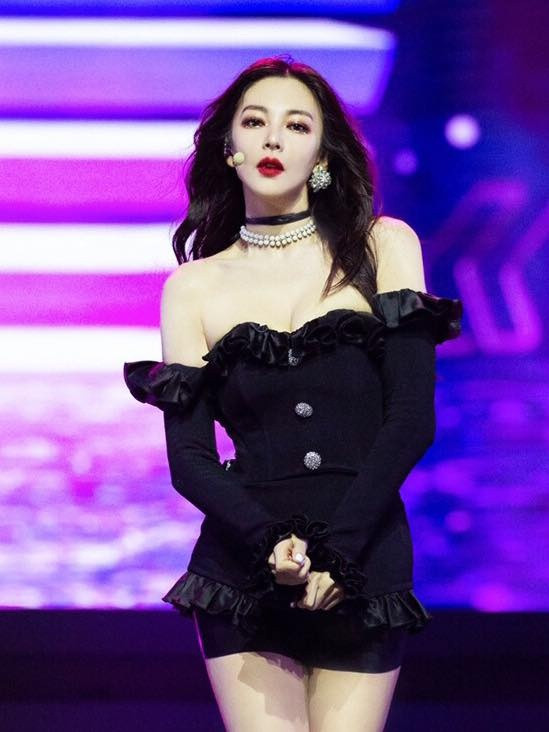 Nhiều sao vướng scandal, hết thời tham gia Tỷ tỷ đạp gió rẽ sóng qua các mùa. Ảnh: Weibo. Nhiều sao vướng scandal, hết thời tham gia Tỷ tỷ đạp gió rẽ sóng qua các mùa. Ảnh: Weibo.