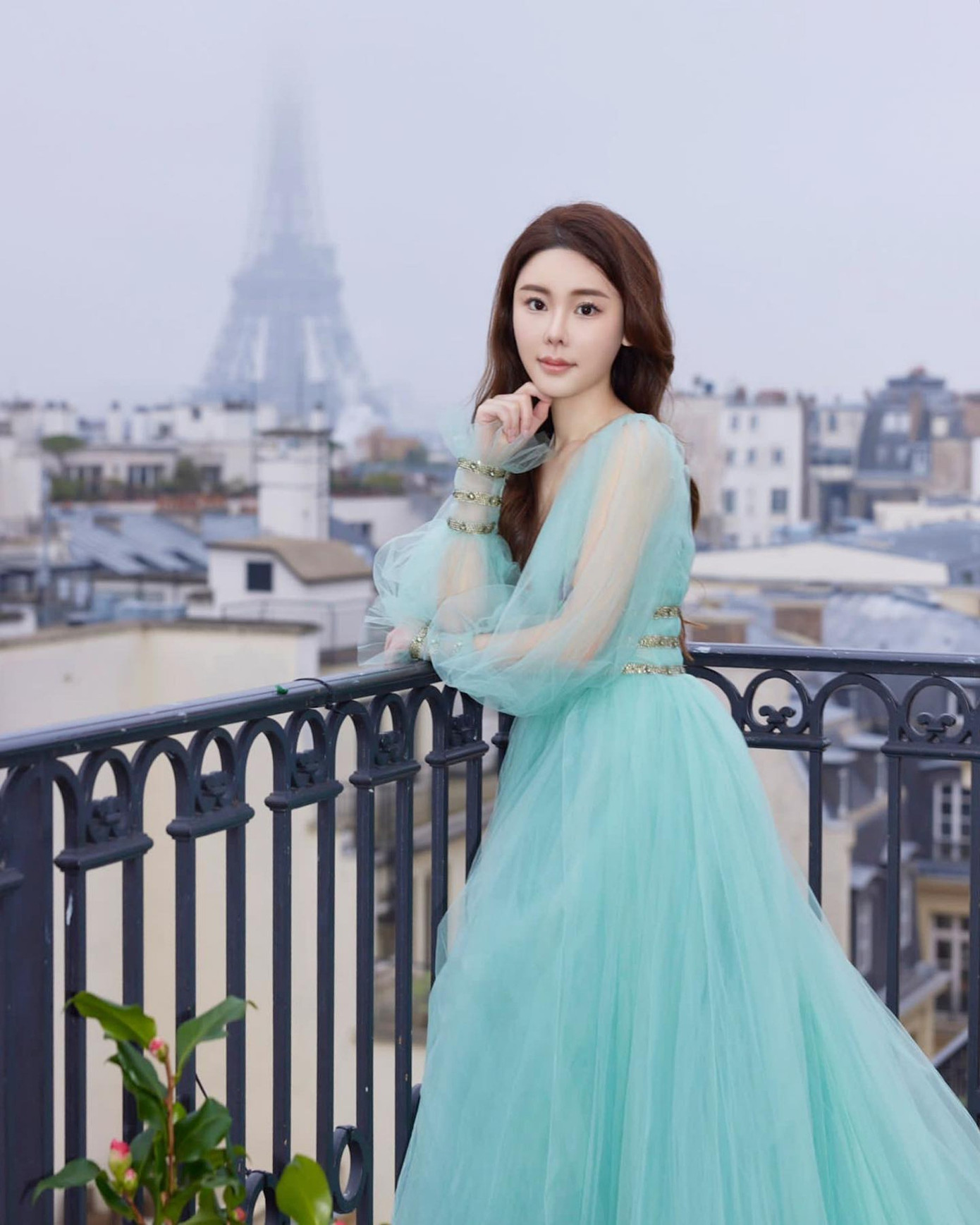 Bài đăng gần nhất của Abby trên Instagram thể hiện sự nhiệt huyết chinh phục giới thời trang. Nhiều người bày tỏ sự tiếc thương với mẫu nữ dưới bài đăng. Nghệ sĩ Lin Shengbin (Bob) - người chủ trì hôn lễ của Abby Choi và chồng thứ hai năm 2016 xúc động chia sẻ trên HK01: “Tôi thực sự rất buồn. Hy vọng cảnh sát có thể bắt giữ kẻ sát nhân càng sớm càng tốt và đưa hắn ra trước công lý”.