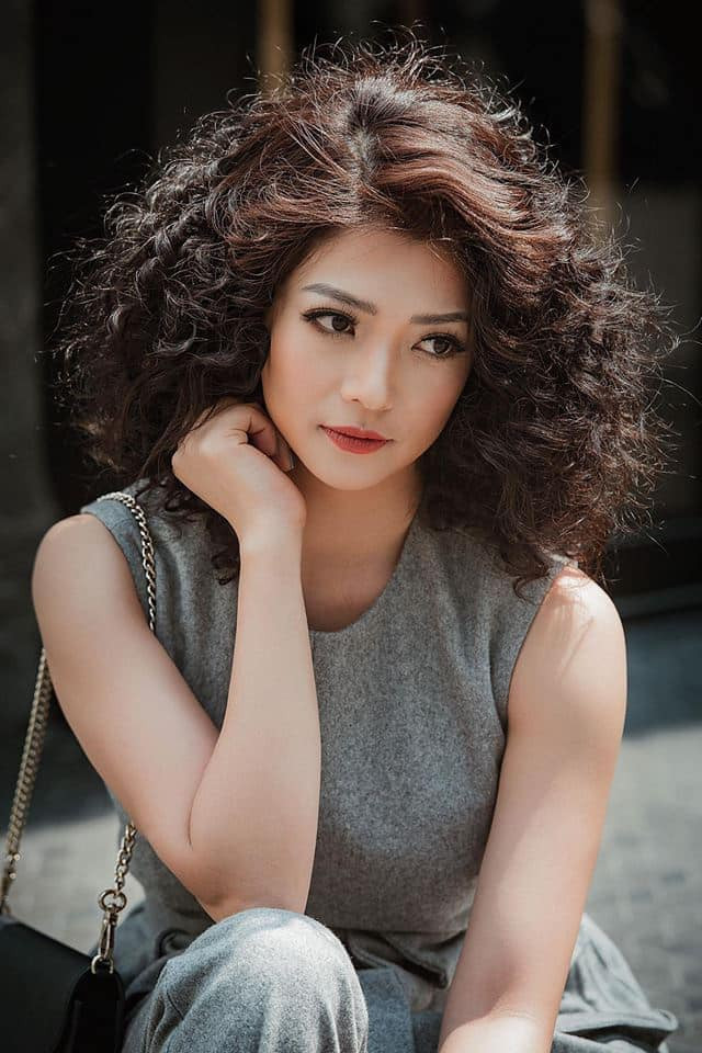 Ngoài đời, Kiều Anh hướng đến phong cách quyến rũ, thanh lịch. Diễn viên từng lên tiếng phủ nhận chuyện động chạm “dao kéo”, khẳng định vẫn giữ nét nguyên bản. "Đến thời điểm này, tôi chưa chỉnh sửa bất cứ điểm nào trên khuôn mặt. Tôi vẫn thích nét đẹp tự nhiên hơn, dù nó không hoàn hảo", cô chia sẻ. Ngoài đời, Kiều Anh hướng đến phong cách quyến rũ, thanh lịch. Diễn viên từng lên tiếng phủ nhận chuyện động chạm “dao kéo”, khẳng định vẫn giữ nét nguyên bản. "Đến thời điểm này, tôi chưa chỉnh sửa bất cứ điểm nào trên khuôn mặt. Tôi vẫn thích nét đẹp tự nhiên hơn, dù nó không hoàn hảo", cô chia sẻ.