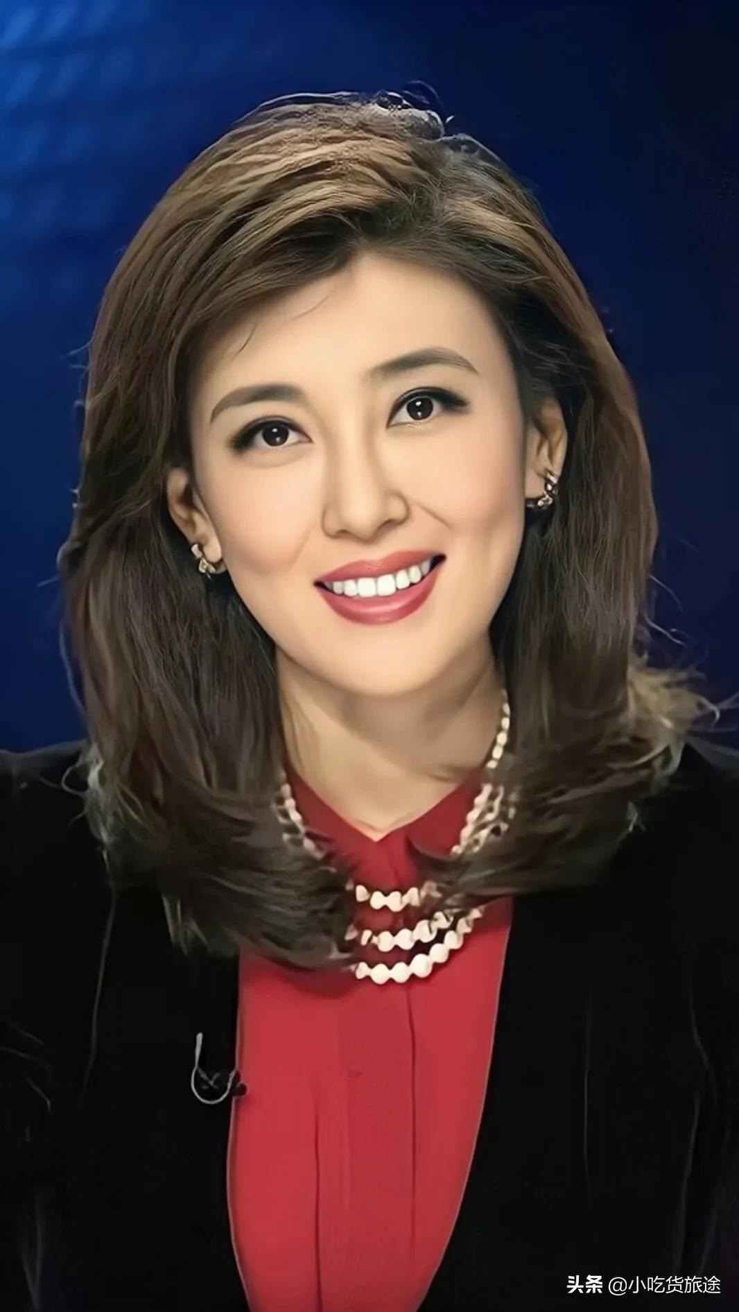 Lý Hồng được mệnh danh là "người dẫn chương trình có vẻ đẹp khí chất nhất CCTV". Lý Hồng được mệnh danh là "người dẫn chương trình có vẻ đẹp khí chất nhất CCTV".