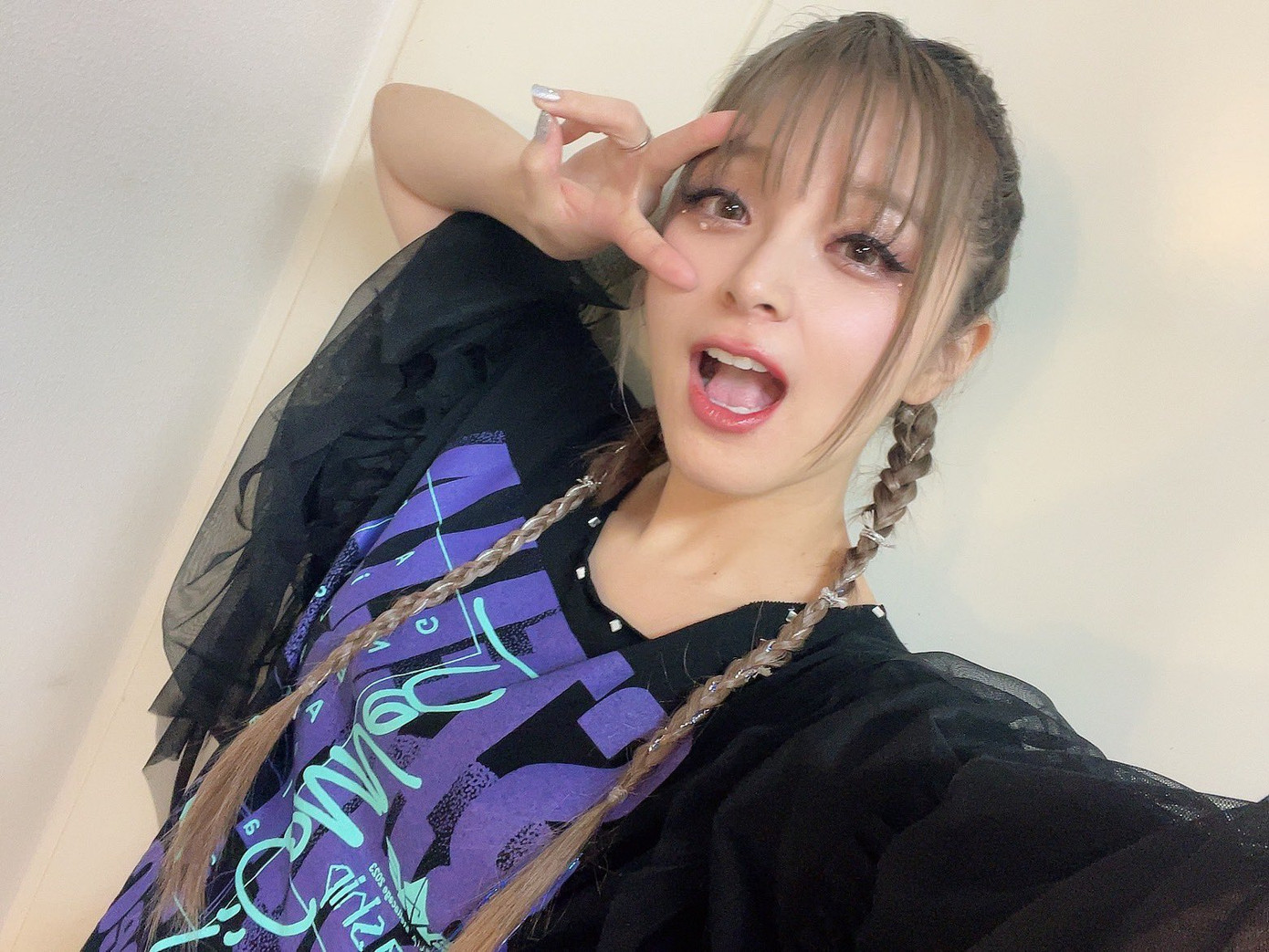 Nhờ sức phổ biến vượt kỳ vọng của Gokuraku Jodo tại Trung Quốc, Maria đã tổ chức nhiều buổi hòa nhạc tại quốc gia này, nhận quảng cáo game và được mời tham dự nhiều sự kiện. Rõ ràng, nữ ca sĩ đã có nền móng khá vững chắc tại showbiz Trung khi thu hút lượng người hâm mộ đông đảo. Số lượt bình chọn dành cho Maria cao như vậy cũng là điều dễ hiểu.