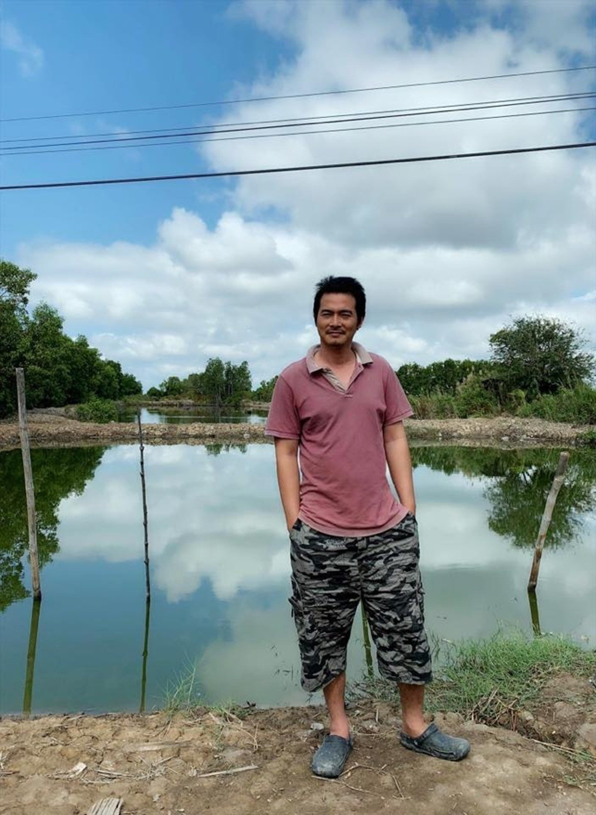 Bạn gái cũ Quách Ngọc Ngoan tiết lộ nam ca sĩ phải gồng tiền vì kinh doanh không thành công. Bạn gái cũ Quách Ngọc Ngoan tiết lộ nam ca sĩ phải gồng tiền vì kinh doanh không thành công.