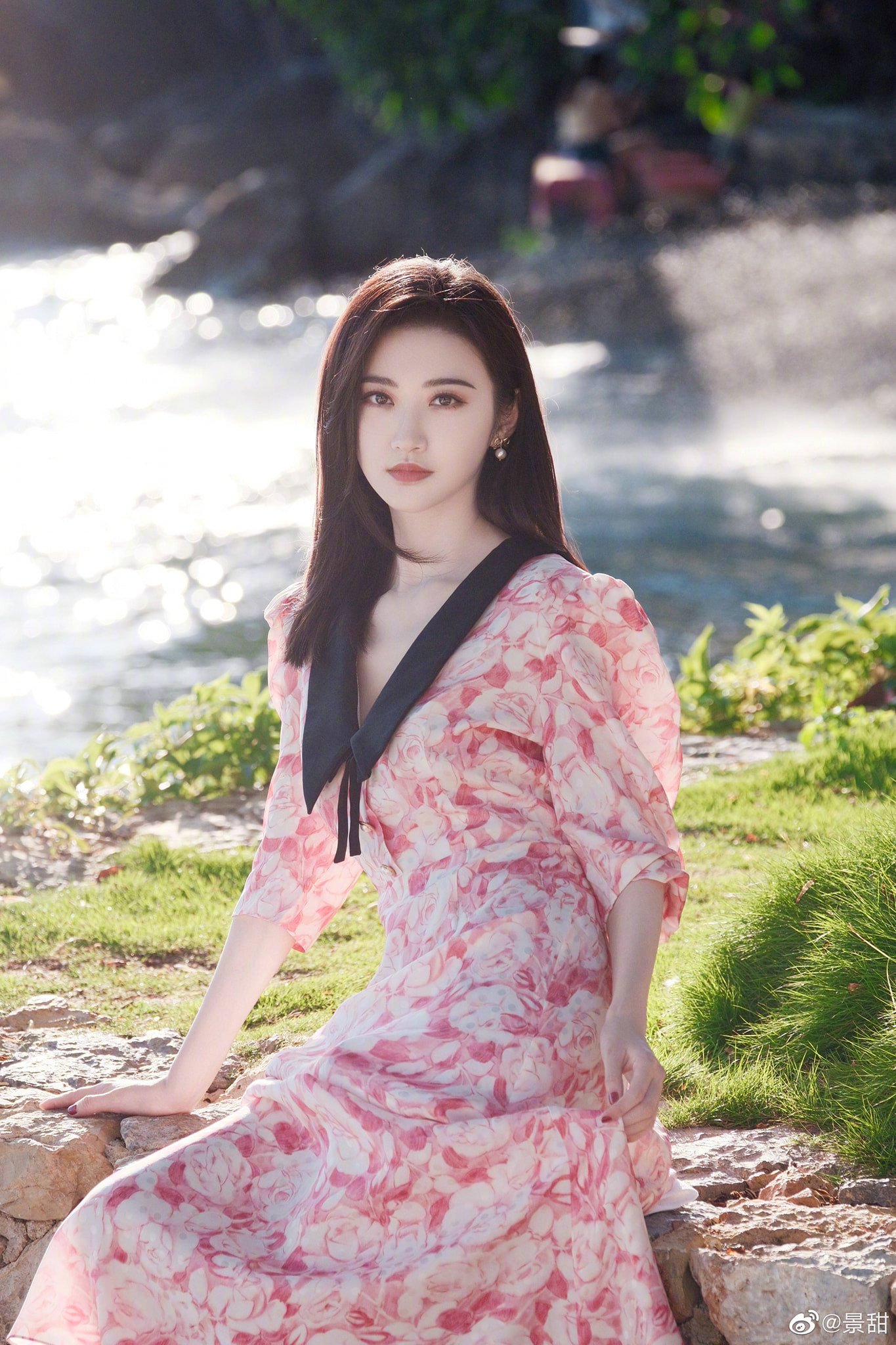 Truyền thông Trung Quốc từng khui tin người đẹp hẹn hò cựu sao bóng bàn Trương Kế Khoa. Song, mối quan hệ của họ chỉ kéo dài trong một năm. Nguyên nhân cả hai “đường ai nấy đi” không được công bố. Thời gian gần đây, showbiz Trung ồn ào chuyện Trương Kế Khoa bị tố phát tán clip, hình nóng của người yêu cũ gán cho chủ nợ. Truyền thông Trung Quốc từng khui tin người đẹp hẹn hò cựu sao bóng bàn Trương Kế Khoa. Song, mối quan hệ của họ chỉ kéo dài trong một năm. Nguyên nhân cả hai “đường ai nấy đi” không được công bố. Thời gian gần đây, showbiz Trung ồn ào chuyện Trương Kế Khoa bị tố phát tán clip, hình nóng của người yêu cũ gán cho chủ nợ.