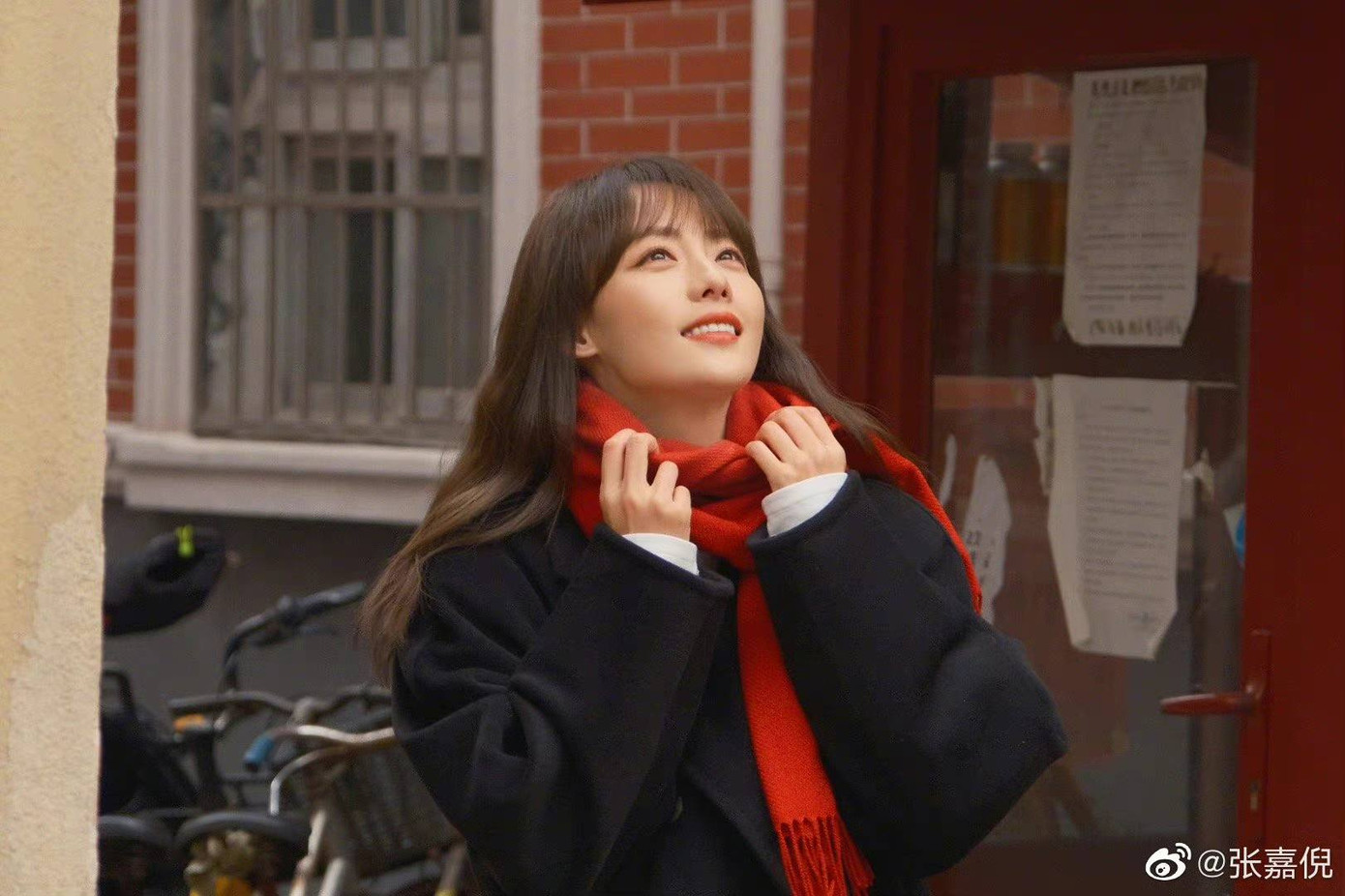 Theo Sina, mẹ chồng Trương Gia Nghê chi số tiền lớn thuê luật sư giúp con theo đuổi vụ kiện, giải quyết vấn đề. Số tài sản của Mãi Siêu hầu hết đứng tên bố mẹ nên khó phân chia, Trương Gia Nghê “trắng tay” khi rời nhà chồng. Hiện vẫn còn nhiều nghi vấn xung quanh vấn đề này.