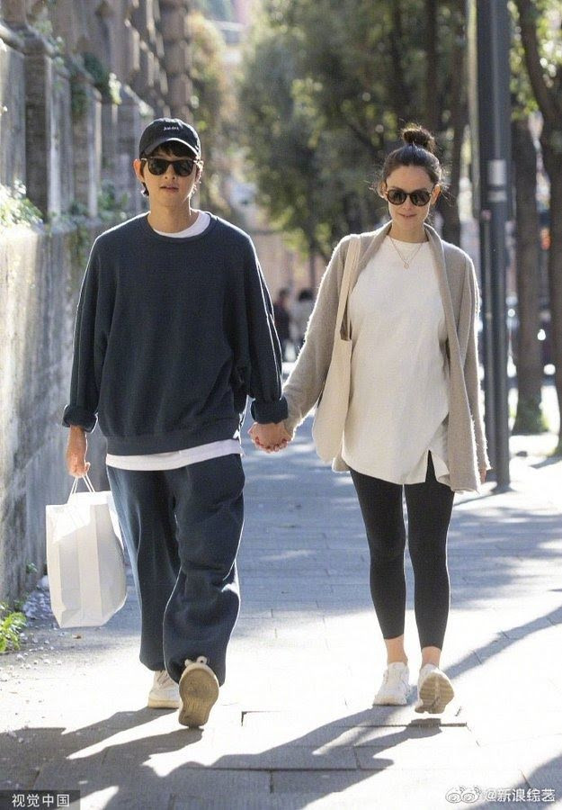 Song Joong Ki lên chức bố, bày tỏ hạnh phúc khi đón con trai đầu lòng. Ảnh: KB. Song Joong Ki lên chức bố, bày tỏ hạnh phúc khi đón con trai đầu lòng. Ảnh: KB.