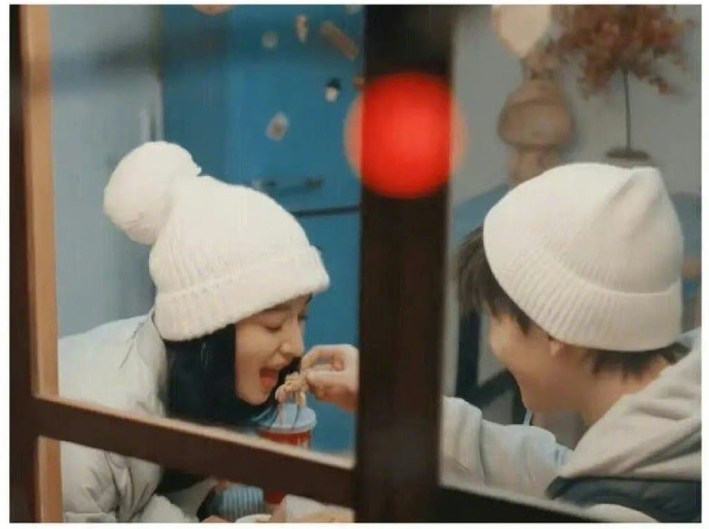 Hai diễn viên chính bị chê không tạo được "phản ứng hóa học", nhiều tình tiết không hợp lý. Ảnh: Weibo. Hai diễn viên chính bị chê không tạo được "phản ứng hóa học", nhiều tình tiết không hợp lý. Ảnh: Weibo.