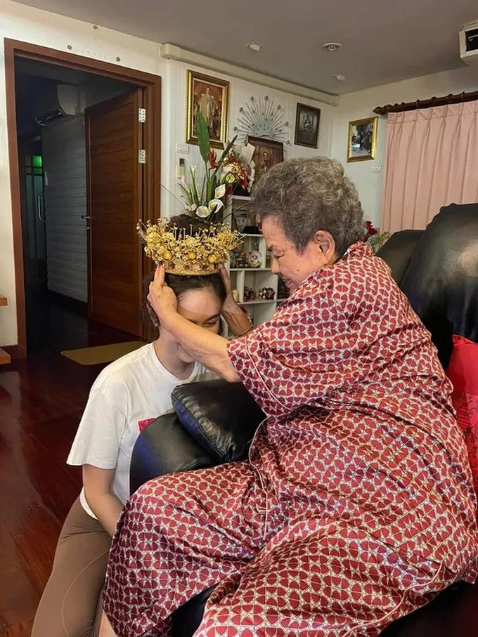 Vương miện vàng của Nong Poy.