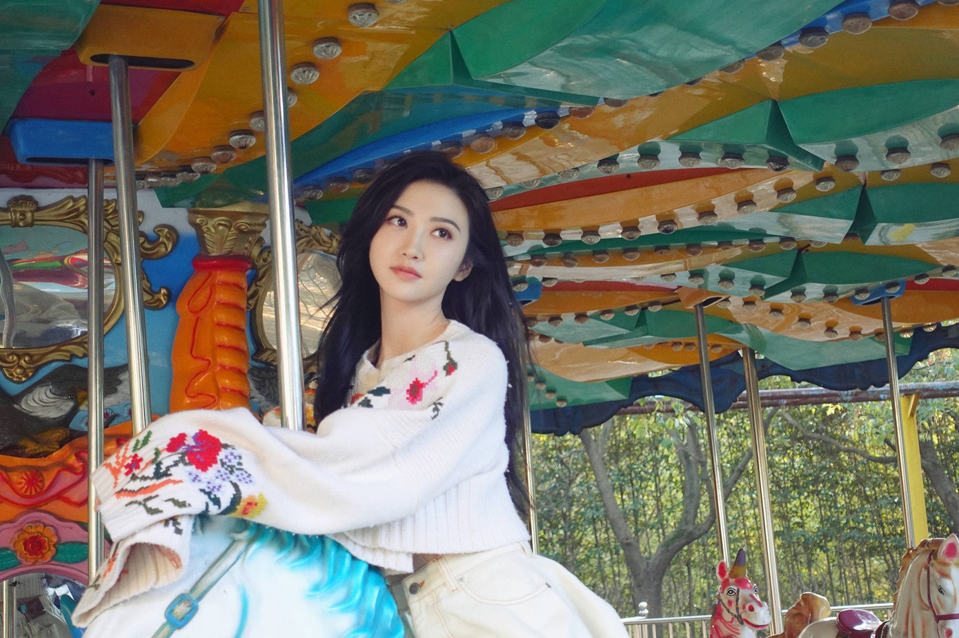 Nhiều thông tin cho hay Trương Kế Khoa không ít lần bòn rút tiền của Cảnh Điềm vì thói cờ bạc, dùng ảnh riêng tư tống tiền khiến Cảnh Điềm sống khổ sở. Nữ diễn viên trải lòng rằng cô phải nghỉ đóng phim hơn 1 năm vì có nhiều áp lực tâm lý, cô như nghẹt thở, sống trong bóng tối u uất vì phải đối mặt với một số chuyện. Cộng động mạng suy đoán lời nói của Cảnh Điềm có liên quan đến việc bị bạn trai cũ lợi dụng. Nhiều thông tin cho hay Trương Kế Khoa không ít lần bòn rút tiền của Cảnh Điềm vì thói cờ bạc, dùng ảnh riêng tư tống tiền khiến Cảnh Điềm sống khổ sở. Nữ diễn viên trải lòng rằng cô phải nghỉ đóng phim hơn 1 năm vì có nhiều áp lực tâm lý, cô như nghẹt thở, sống trong bóng tối u uất vì phải đối mặt với một số chuyện. Cộng động mạng suy đoán lời nói của Cảnh Điềm có liên quan đến việc bị bạn trai cũ lợi dụng.