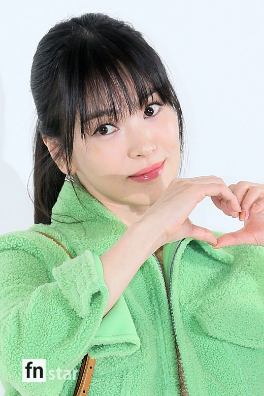 Sau khi Song Joong Ki thông báo lấy vợ hai, cộng đồng mạng quan tâm tới phản ứng của Song Hye Kyo. Nữ diễn viên ngừng cập nhật Instagram từ 28/1, nhiều người cho rằng cô giữ im lặng để tránh gây chú ý. Sau khi Song Joong Ki thông báo lấy vợ hai, cộng đồng mạng quan tâm tới phản ứng của Song Hye Kyo. Nữ diễn viên ngừng cập nhật Instagram từ 28/1, nhiều người cho rằng cô giữ im lặng để tránh gây chú ý.