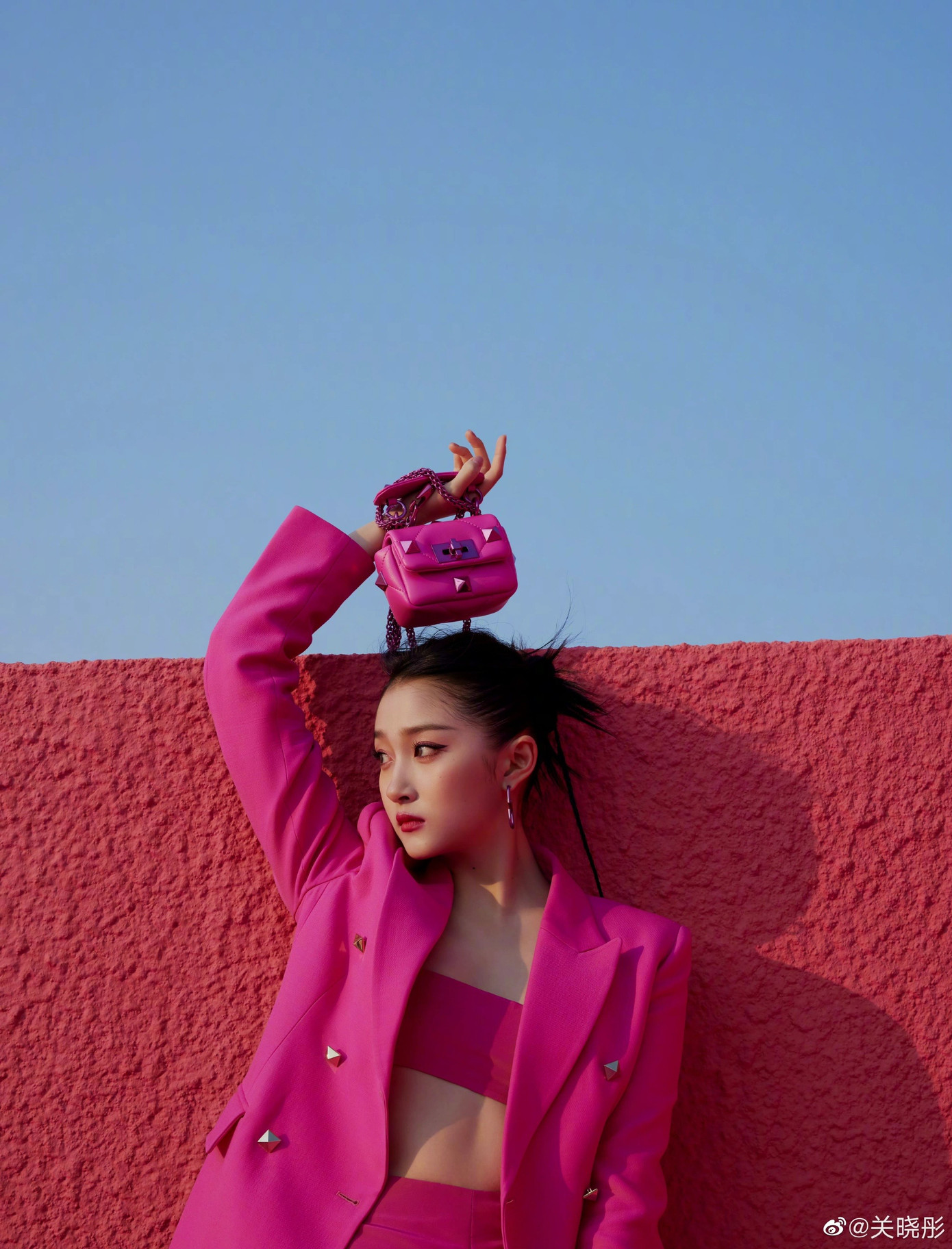 Nữ diễn viên không ngại đổi mới bản thân với những tạo hình cá tính, tông màu nổi bật nhưng không được đánh giá cao. Ảnh: Weibo. Nữ diễn viên không ngại đổi mới bản thân với những tạo hình cá tính, tông màu nổi bật nhưng không được đánh giá cao. Ảnh: Weibo.