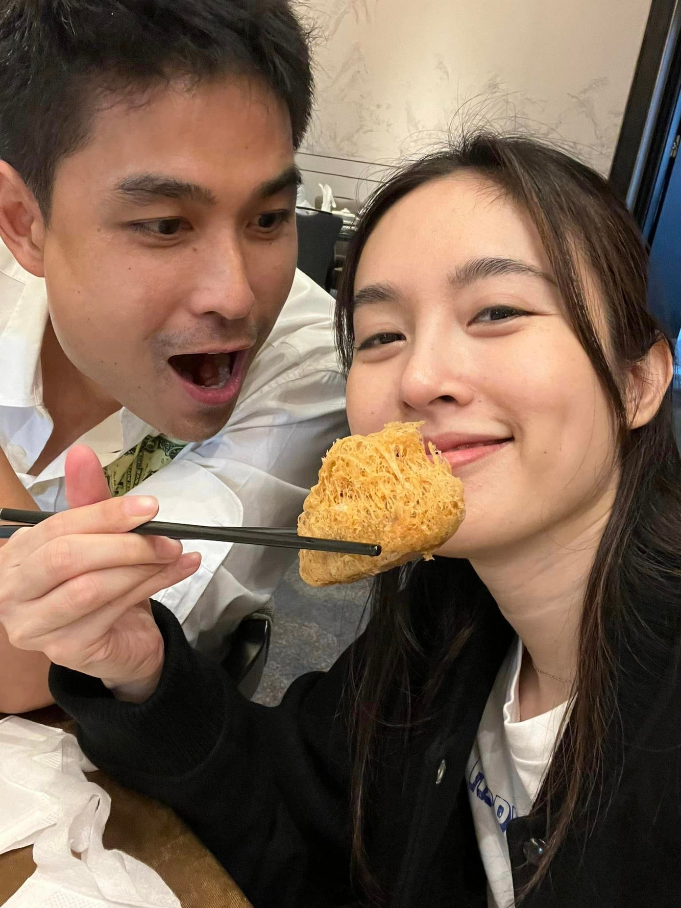 Sau khi bắt đầu mối quan hệ tình cảm với Nong Poy, đôi bên đều không giấu giếm, chia sẻ nhiều khoảnh khắc tình cảm hay những chuyến du lịch cùng nhau. Sau khi bắt đầu mối quan hệ tình cảm với Nong Poy, đôi bên đều không giấu giếm, chia sẻ nhiều khoảnh khắc tình cảm hay những chuyến du lịch cùng nhau.