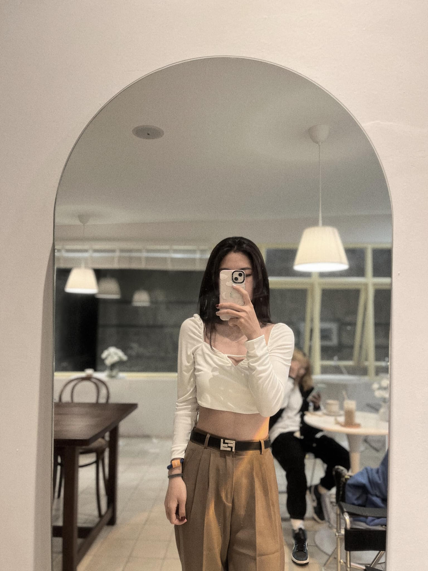 Những bộ đồ khoe vòng eo con kiến được Thanh Nhã ưu ái diện thường xuyên.