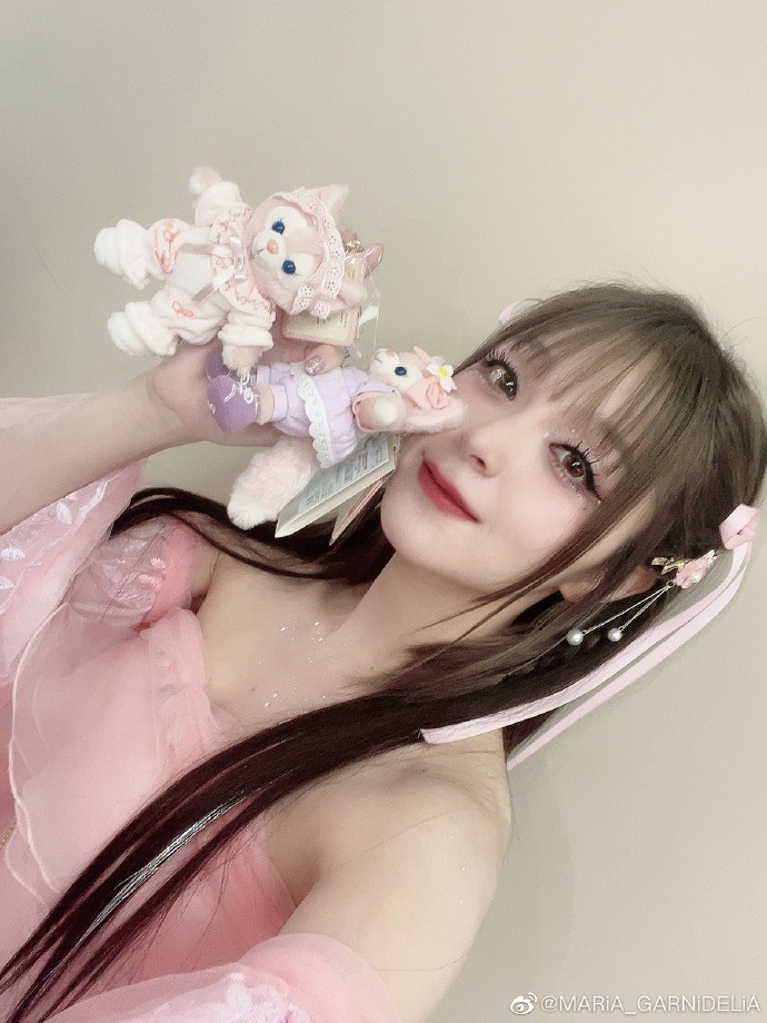 Maria sinh năm 1992, tên đầy đủ là Maria Mai Mizuhashi, bắt đầu sự nghiệp ca hát trong nhóm nhạc Harajuku BJ Girls (tên khác là Chix Chicks). Thời gian hoạt động trong nhóm, Maria có nhiều ca khúc quảng bá cho các bộ anime như Brand New Morning (phim Kamisama Kazoku), Dream Maiden (phim Dōjin Work), Kaze no Message và Message of the Wind - bài hát chủ đề Pokémon: Diamond and Pearl.