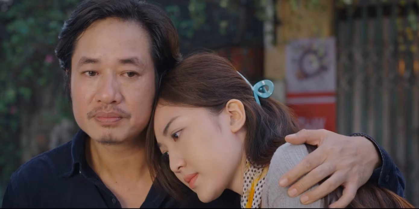 Lương Thành hóa Tơ lừa tình, lừa tiền trong Dưới bóng cây hạnh phúc. Lương Thành hóa Tơ lừa tình, lừa tiền trong Dưới bóng cây hạnh phúc.