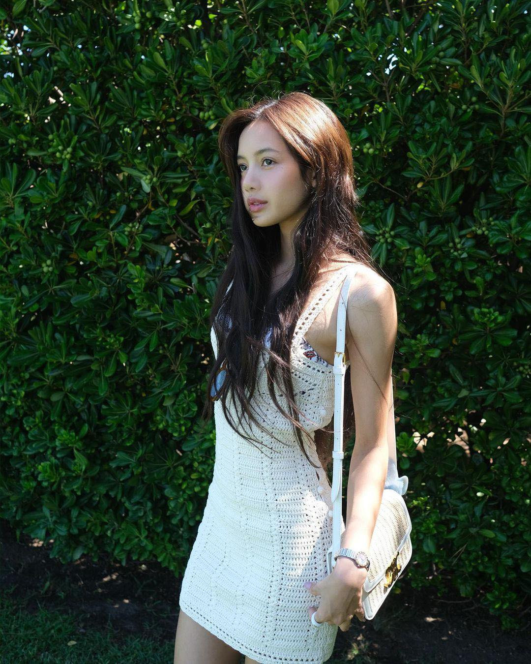 Lisa được đồn đoán hẹn hò Frédéric Arnault từ cuối năm ngoái, cả hai nhiều lần bị bắt gặp đi cùng nhau tại Paris (Pháp). Con trai tỷ phú luôn tháp tùng, có mặt trong hầu hết sự kiện thời trang của Lisa. Ban đầu, fan nghĩ hai người chỉ là bạn bè đơn thuần nhưng ngày càng có nhiều bằng chứng cho thấy cả hai đang trong mối quan hệ mặn nồng, sâu sắc.