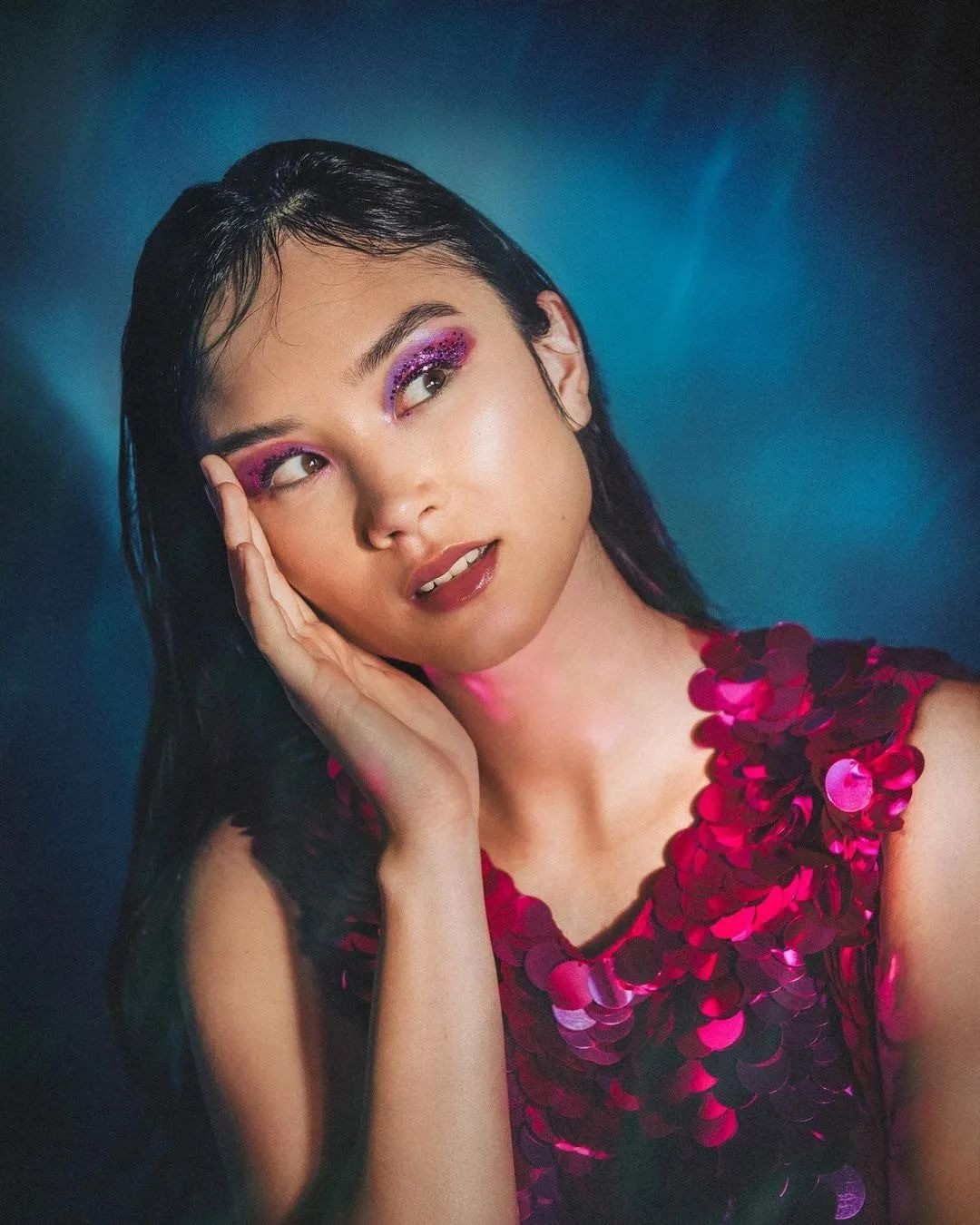 Nữ diễn viên người Anh gốc Á Karolina Conchet xuất hiện lần đầu trên màn ảnh rộng thông qua bộ phim live action The Little Mermaid do Disney sản xuất. Ngôi sao sinh năm 2001 đảm nhận công chúa Mala, một trong 7 mỹ nhân ngư, con của vua Triton. Nữ diễn viên người Anh gốc Á Karolina Conchet xuất hiện lần đầu trên màn ảnh rộng thông qua bộ phim live action The Little Mermaid do Disney sản xuất. Ngôi sao sinh năm 2001 đảm nhận công chúa Mala, một trong 7 mỹ nhân ngư, con của vua Triton.