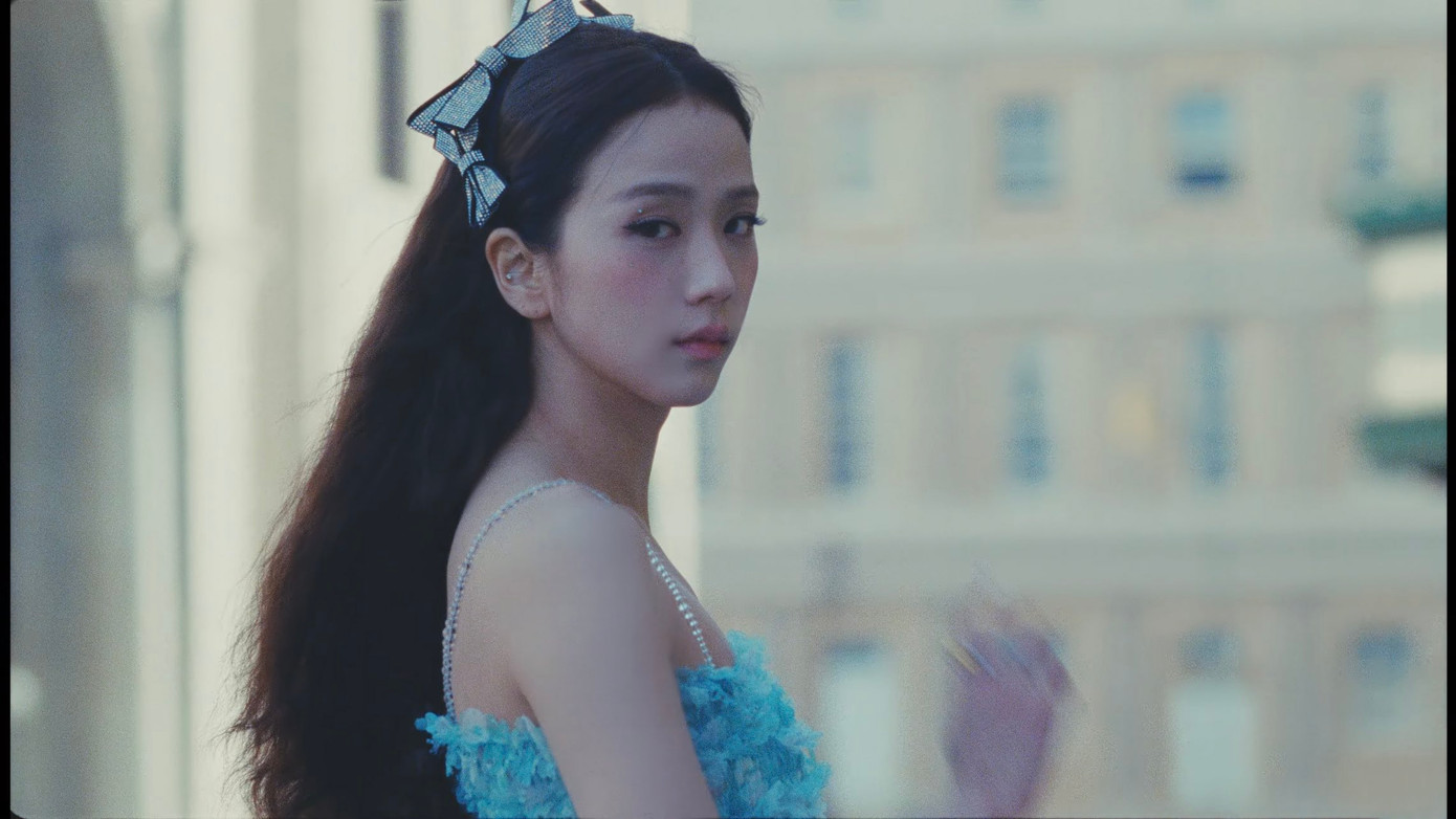 Chị cả BlackPink nhận nhiều lời khen về nhan sắc trong MV solo.