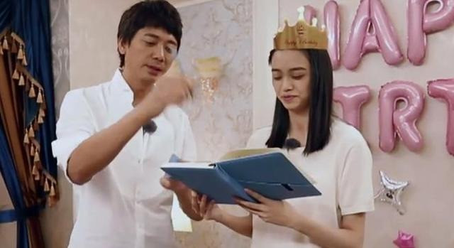 Tô Tiệp bật khóc khi nói về mẹ. Ảnh: HK01.